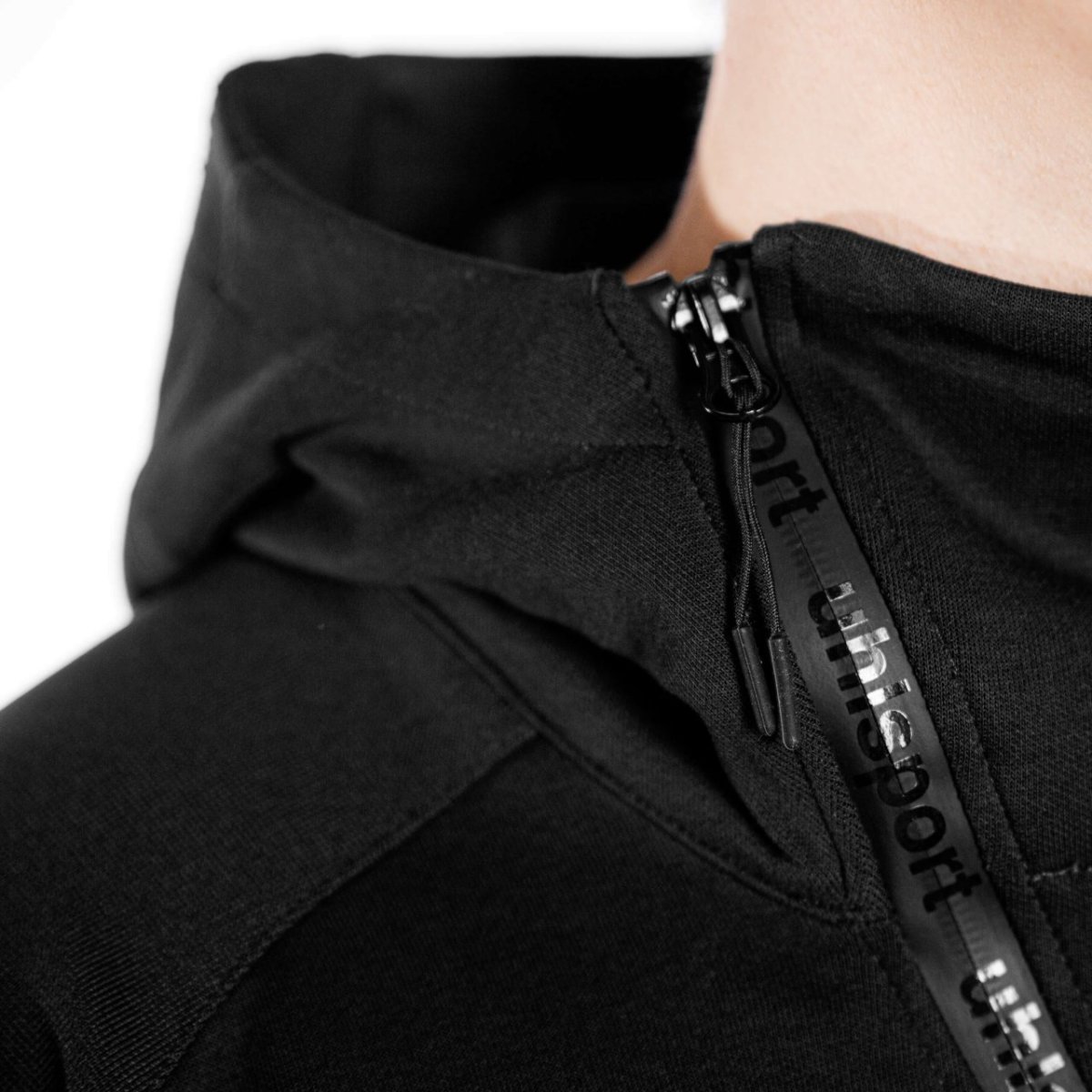 ESSENTIAL PRO ZIP-HOODIE