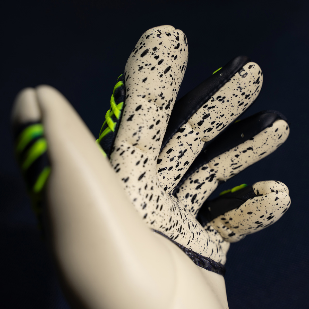 Prediction Flex HN Goalkeeper Gloves