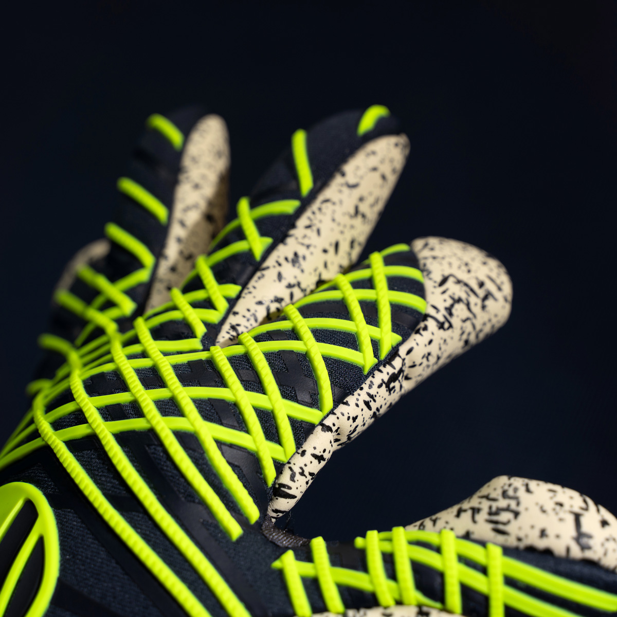 Prediction Supergrip+ Finger Surround Goalkeeper Gloves