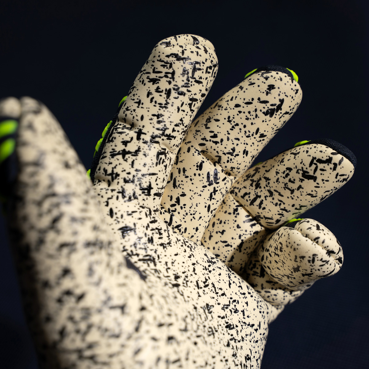 Prediction Supergrip+ Finger Surround Goalkeeper Gloves