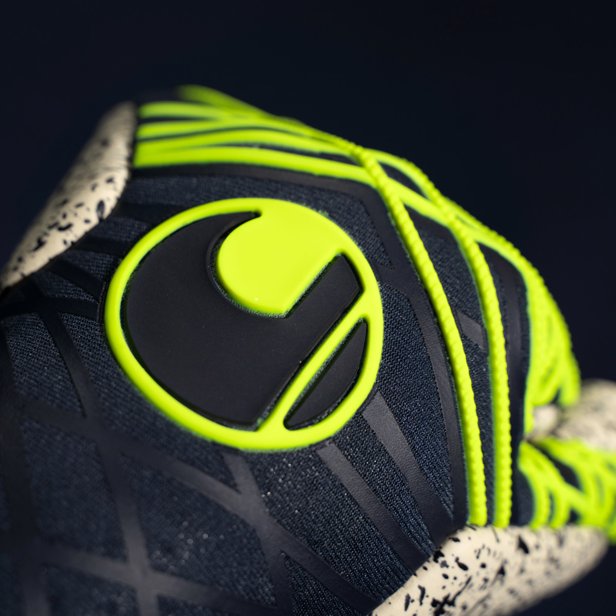 Prediction Supergrip+ Finger Surround Goalkeeper Gloves