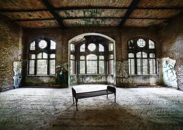 Puzzle 1000 Teile - Frauenpavillion Beelitzer Heilstätten