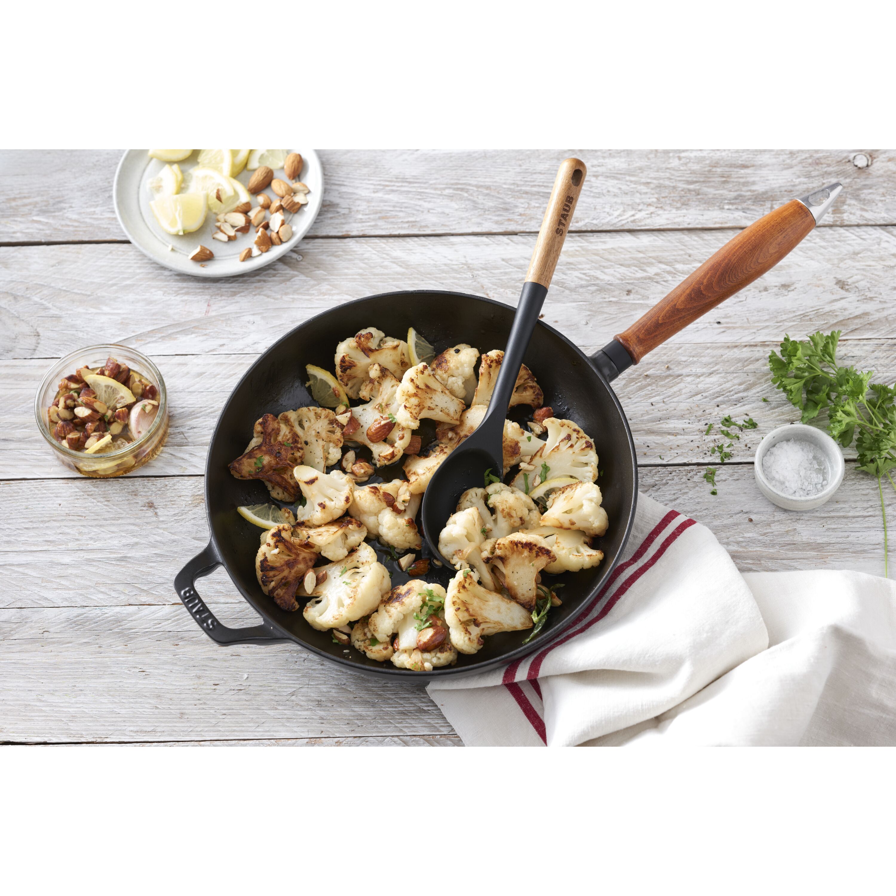 Staub        Pans                Bratpfanne mit Holzgriff 28 cm, rund, Schwarz, Gusseisen