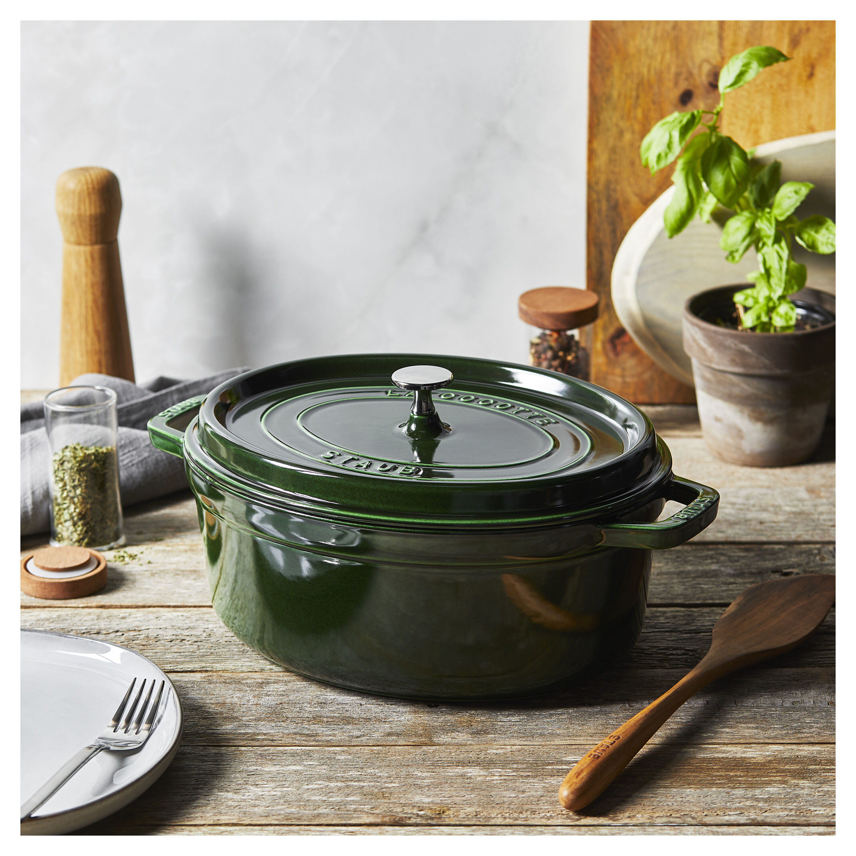 Staub        La Cocotte                Cocotte 31 cm, oval, Basilikum-Grün, Gusseisen