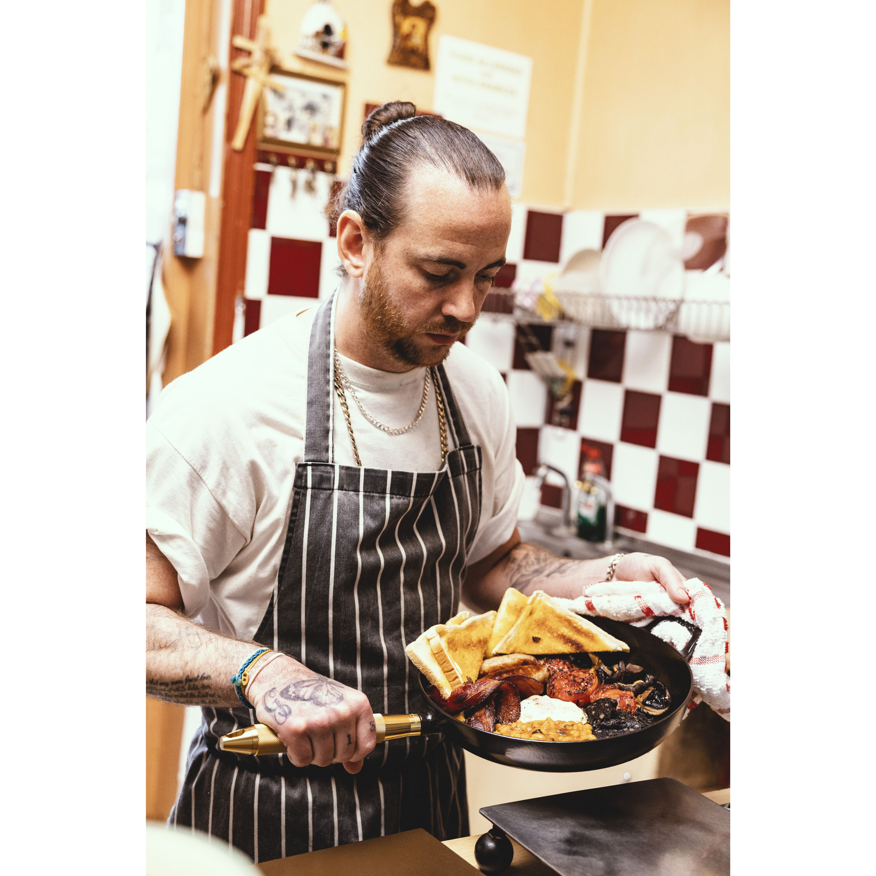 Staub        Pans                Bratpfanne Buster+Punch 28 cm, rund, Schwarz, Gusseisen