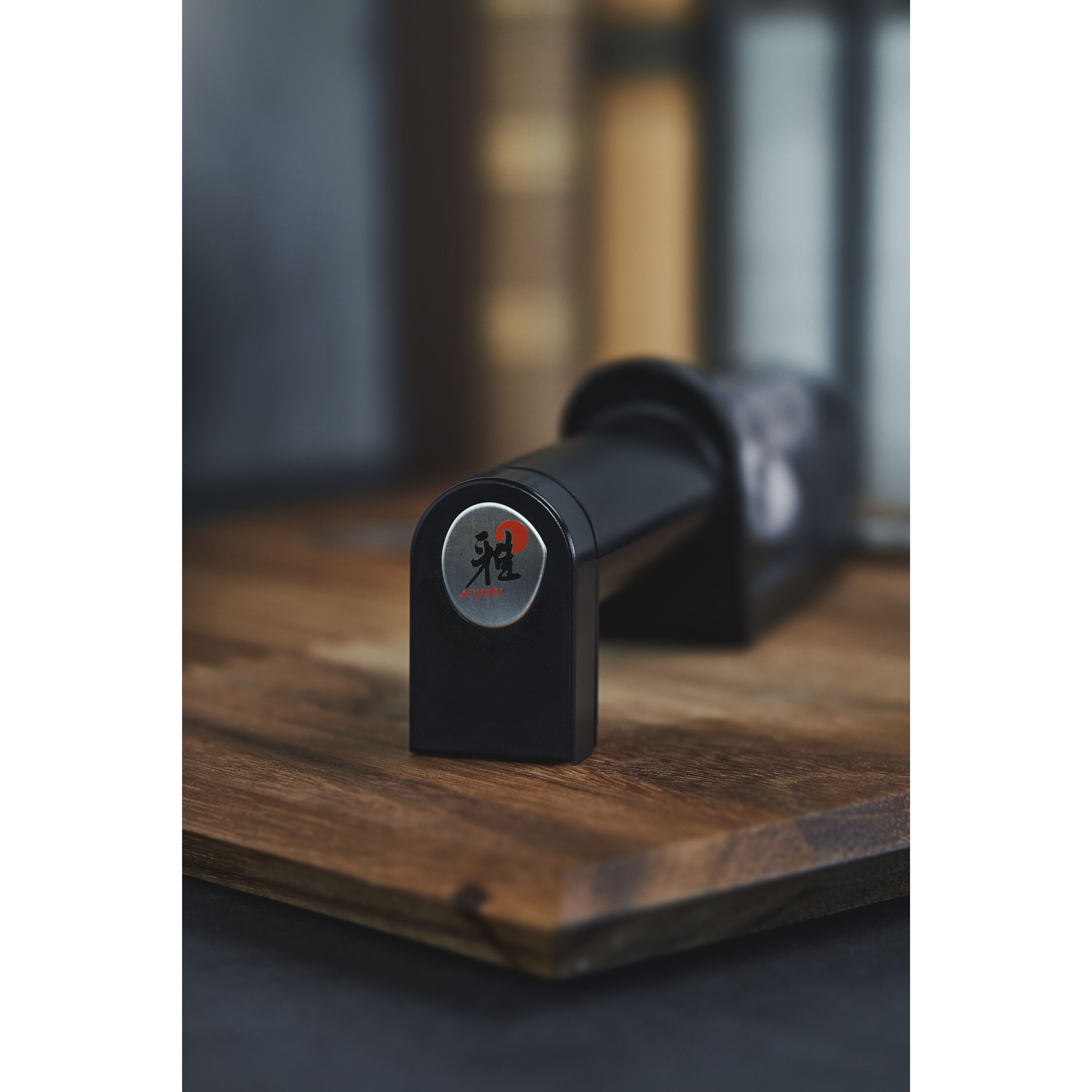 MIYABI                        Messerschärfer, Keramikrollen Schwarz