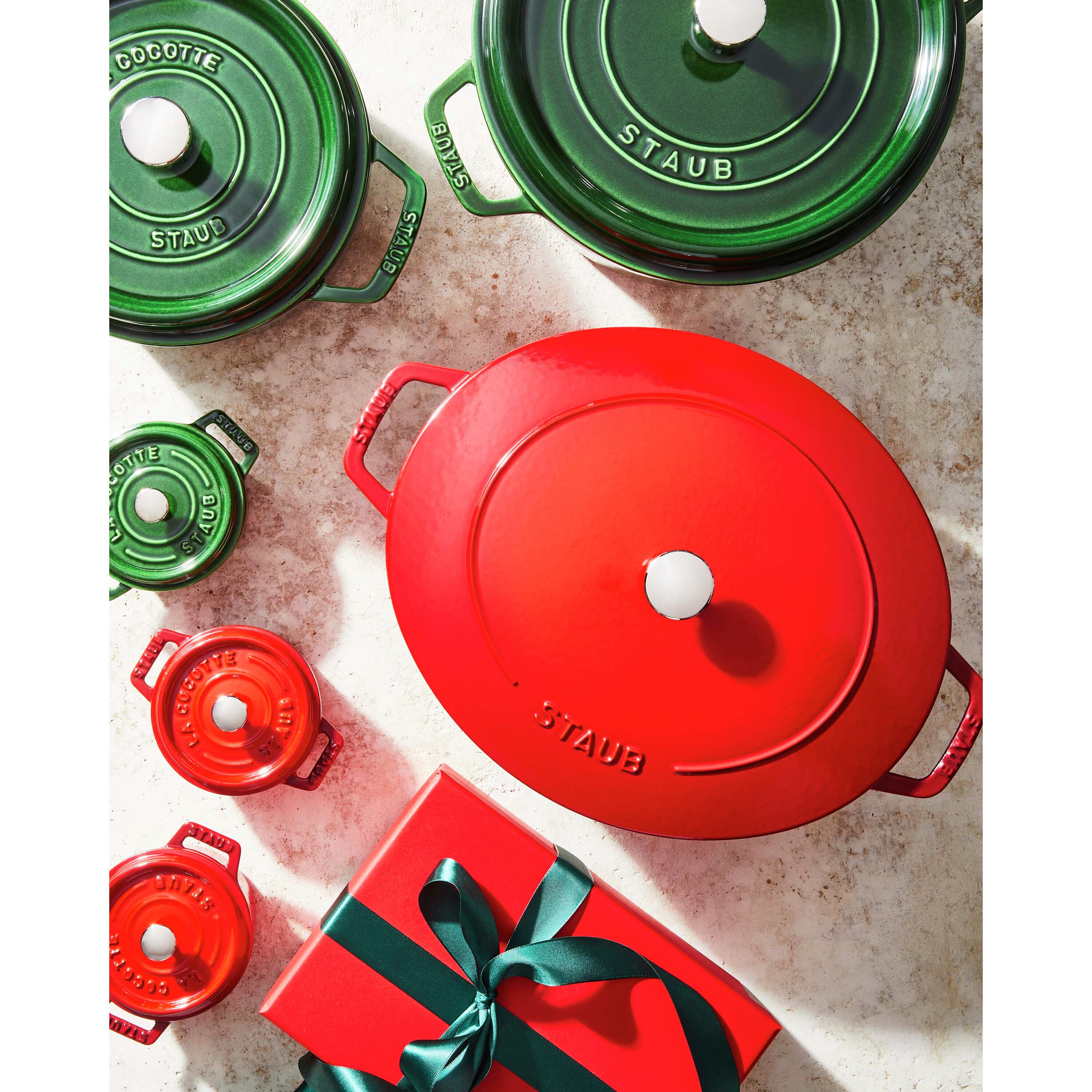 Staub        La Cocotte                Cocotte 24 cm, rund, Kirsch-Rot, Gusseisen