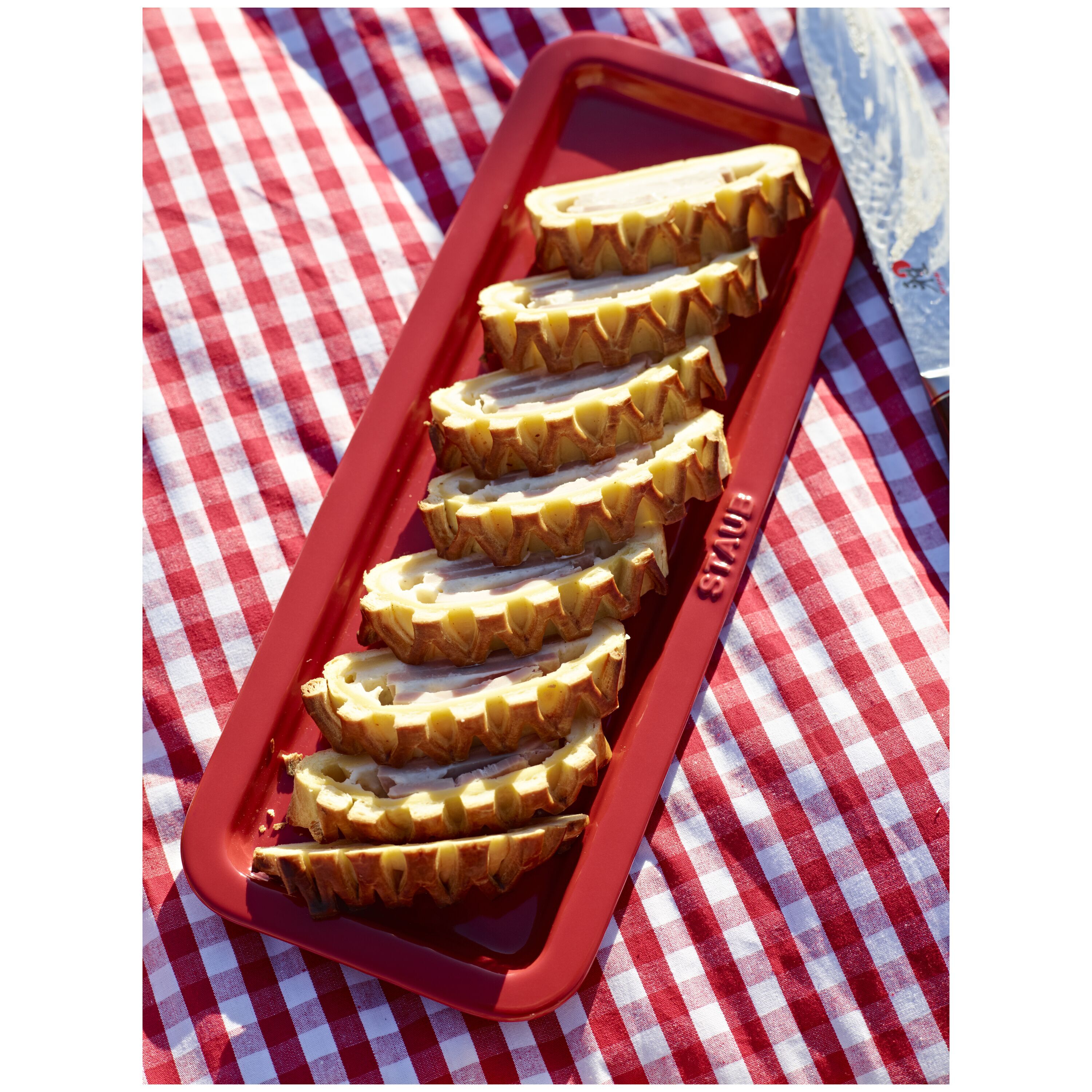 Staub        Ceramique                Servierteller 36 cm x 14 cm, rechteckig, Kirsch-Rot, Keramik