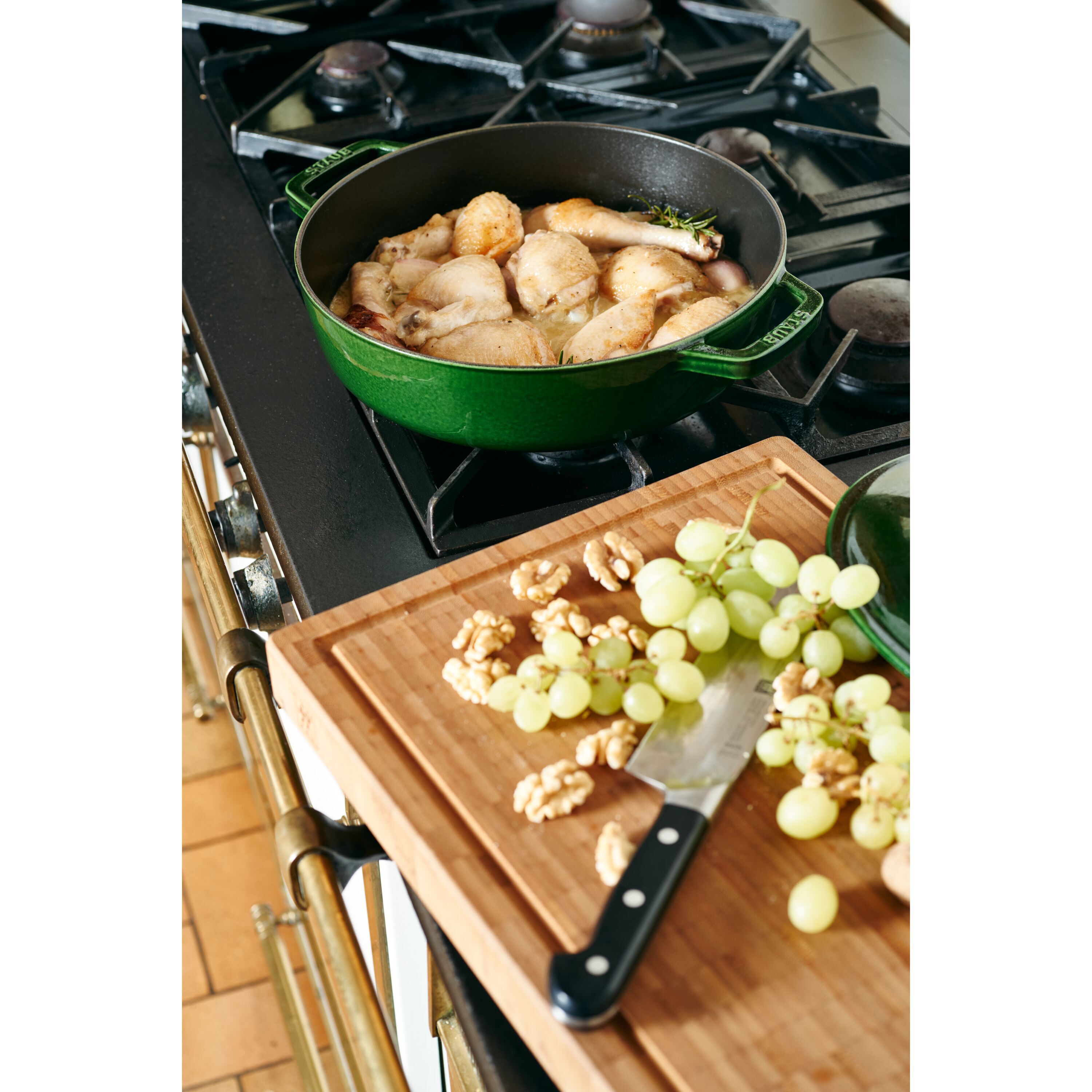 Staub        Braisers                Bräter mit Chistera Drop-Structure 28 cm, rund, Basilikum-Grün, Gusseisen