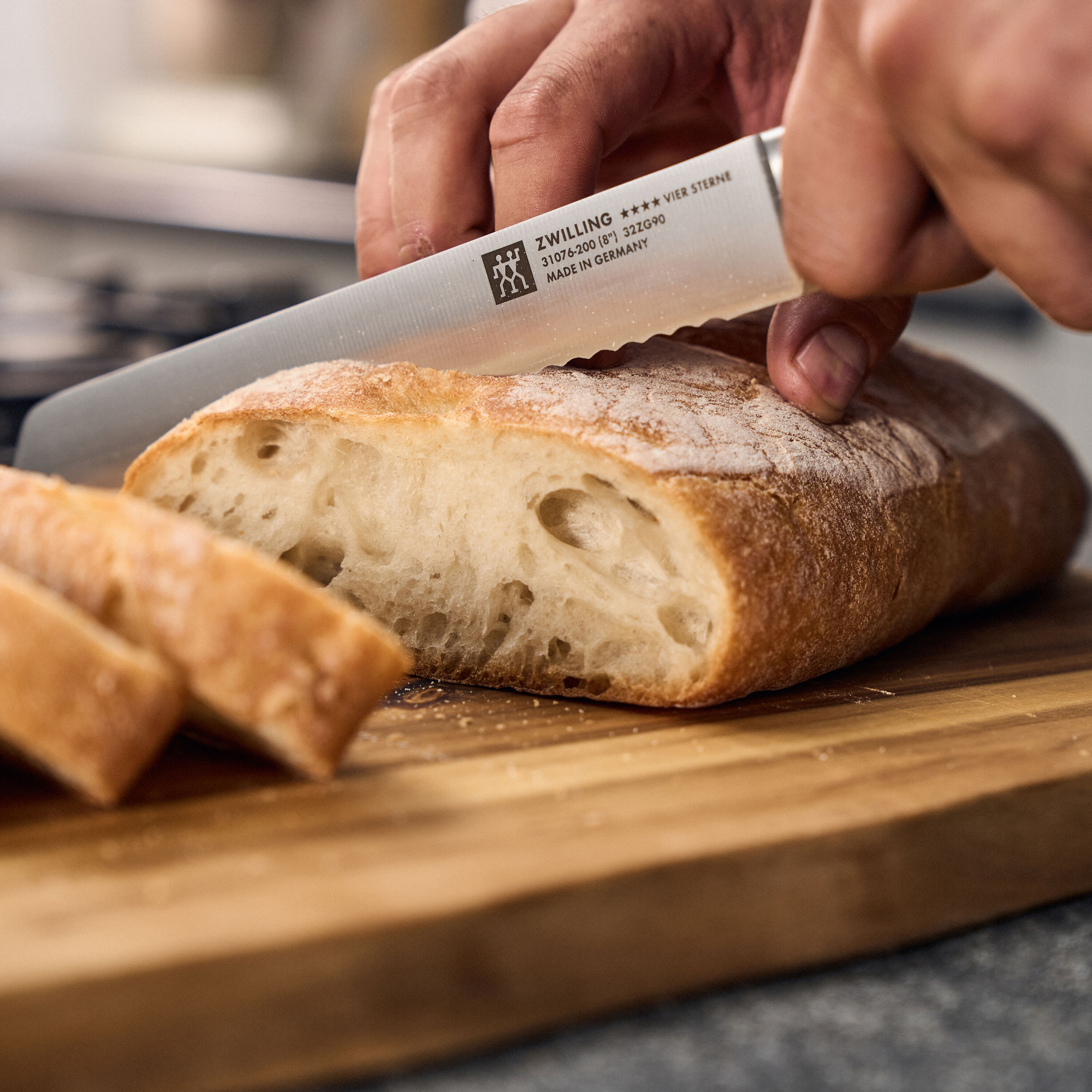 ZWILLING        **** VIER STERNE                Brotmesser 20 cm, Wellenschliff
