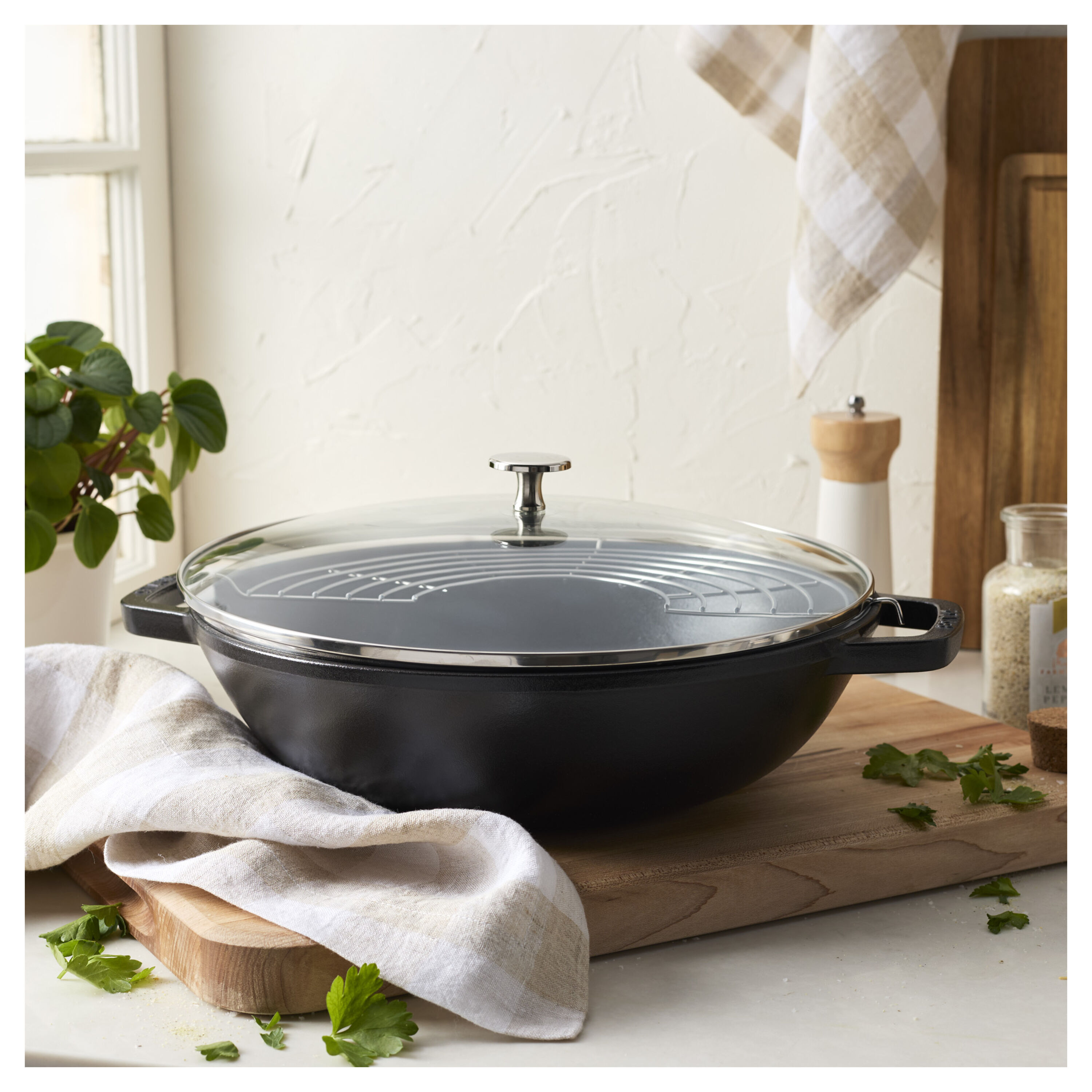 Staub        Specialities                Wok mit Glasdeckel 30 cm, rund, Schwarz, Gusseisen