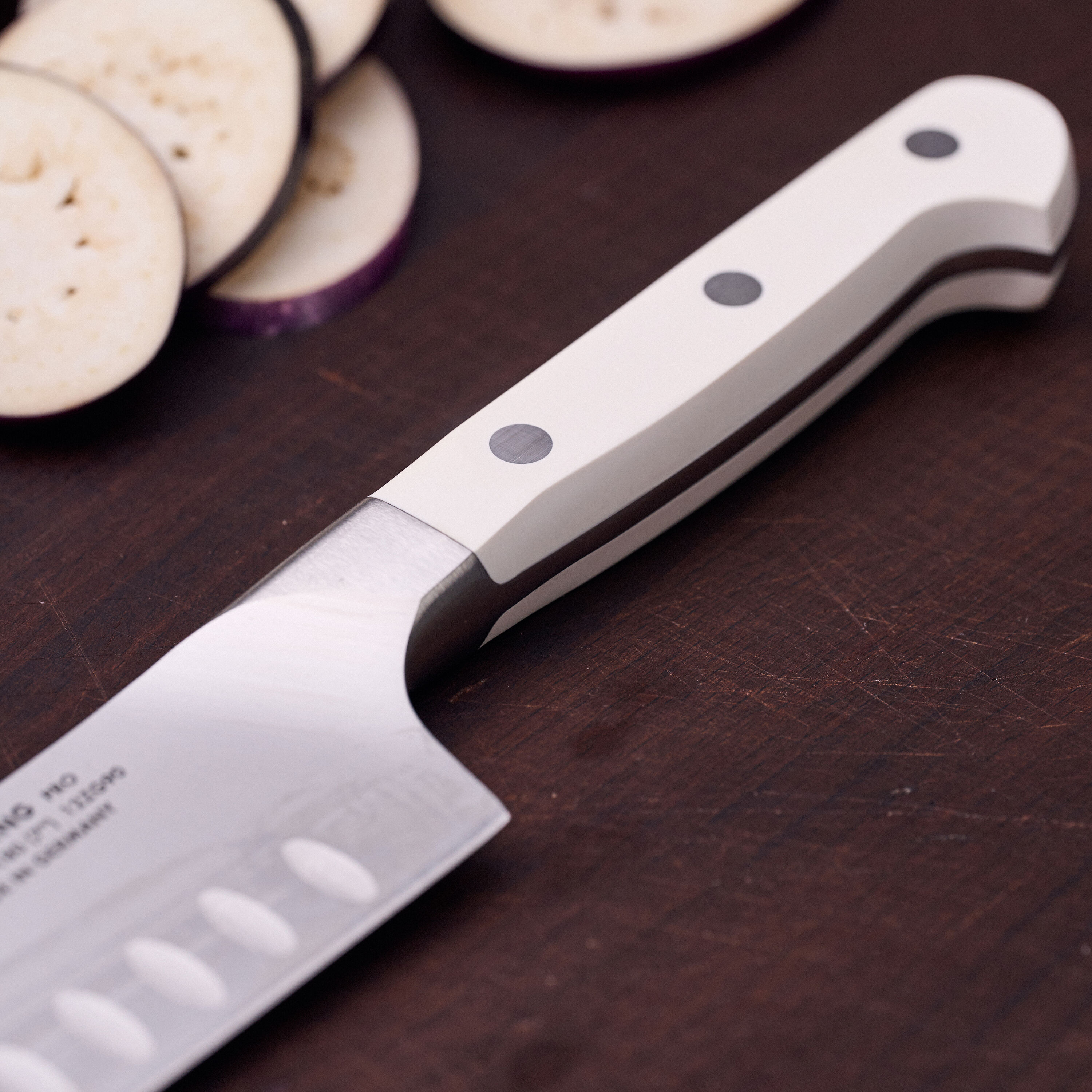 ZWILLING        Pro le blanc                Santokumesser 18 cm, Kullenschliff