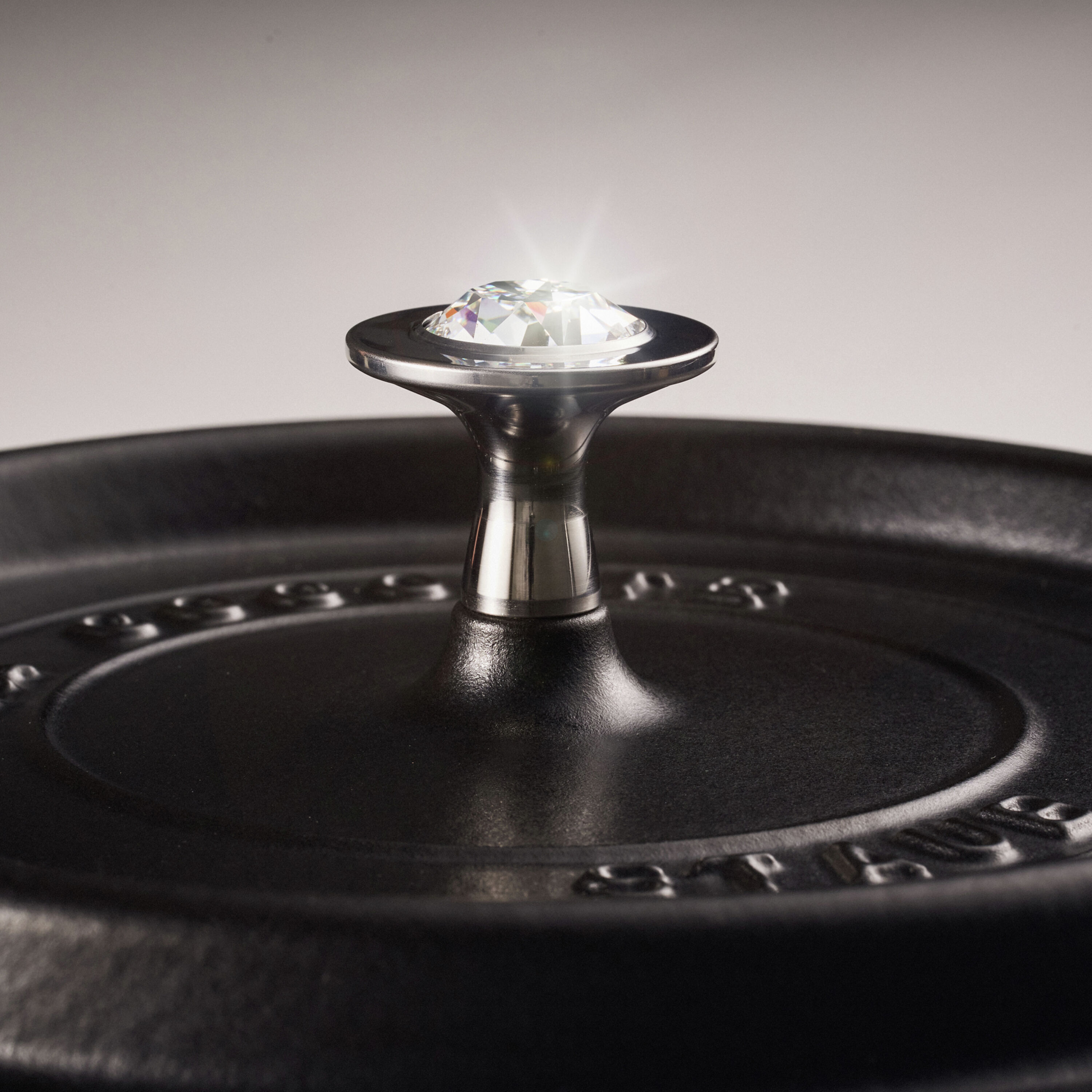 Staub                        Knauf mit Kristall von Swarovski, Edelstahl