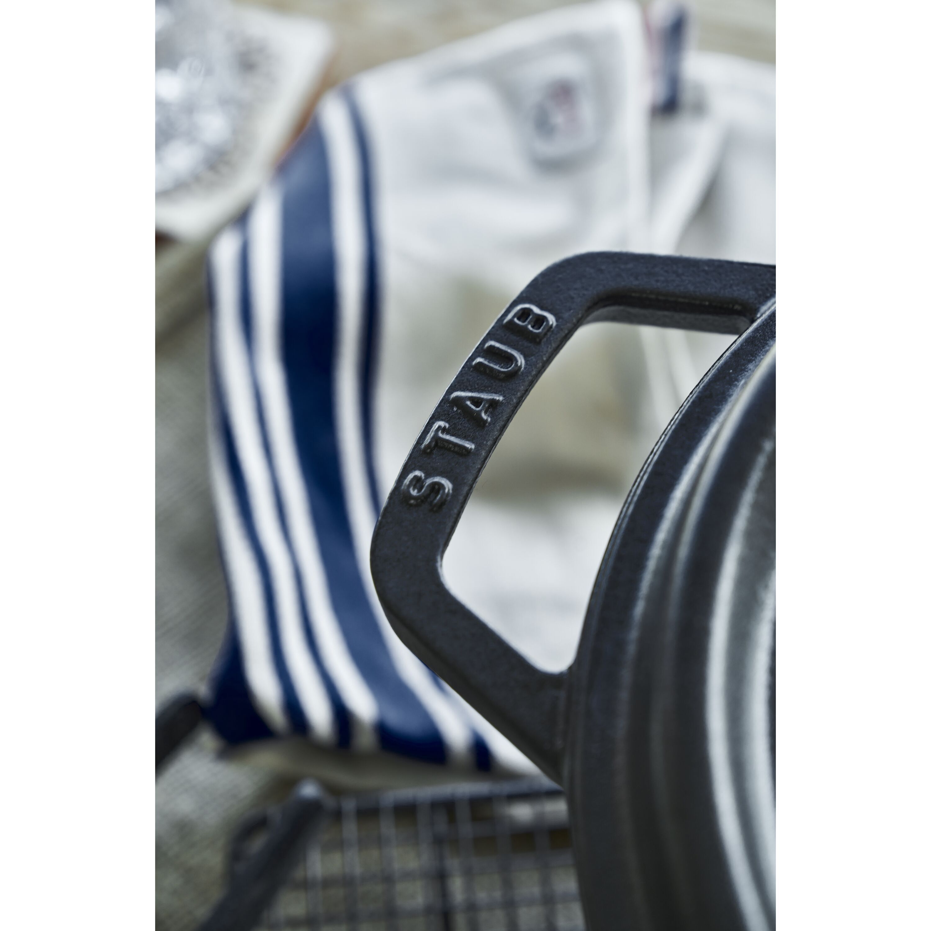 Staub        La Cocotte                Cocotte 41 cm, oval, Schwarz, Gusseisen