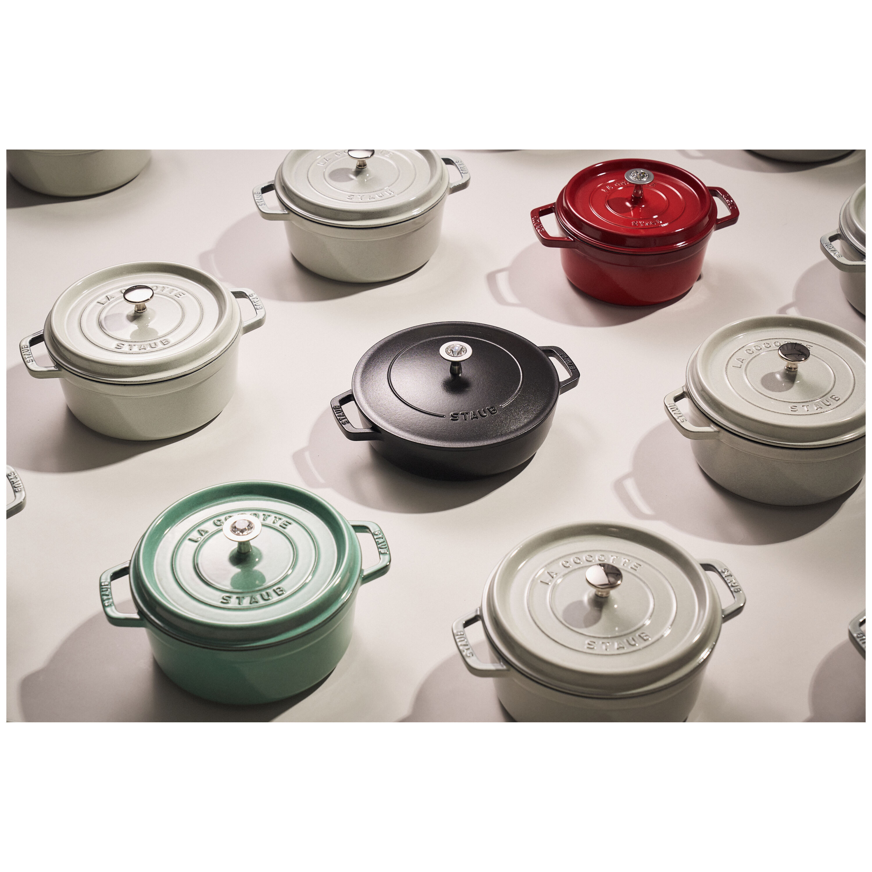 Staub                        Cocotte, 28cm und Knauf mit Kristall von Swarovski - Graphit-Grau