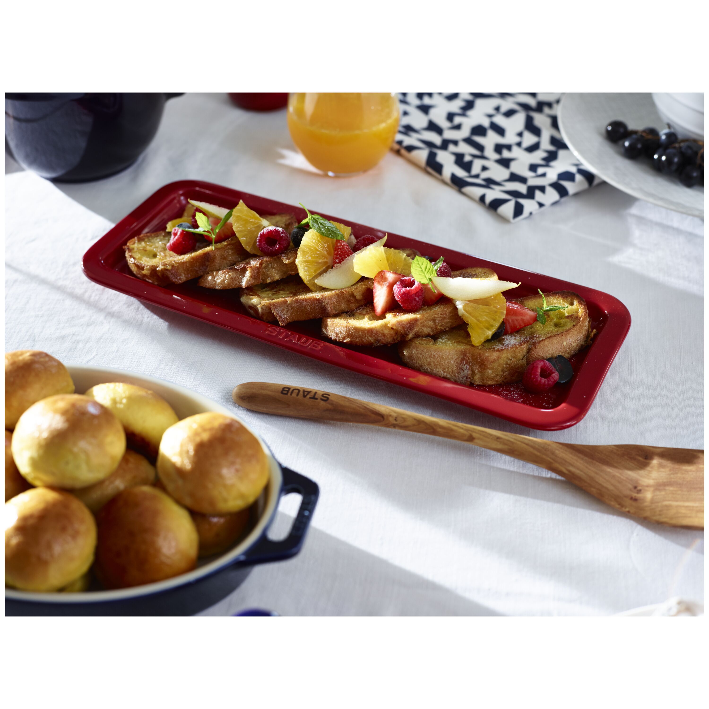 Staub        Ceramique                Servierteller 36 cm x 14 cm, rechteckig, Kirsch-Rot, Keramik