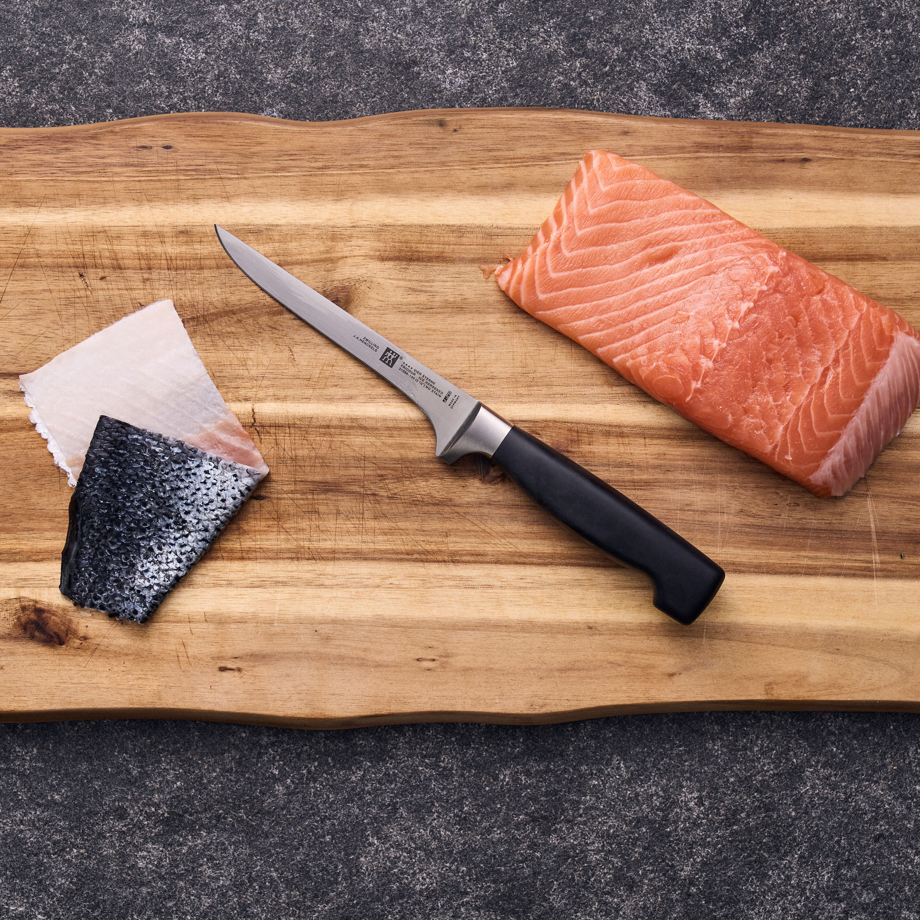 ZWILLING        **** VIER STERNE                Ausbeinmesser 14 cm