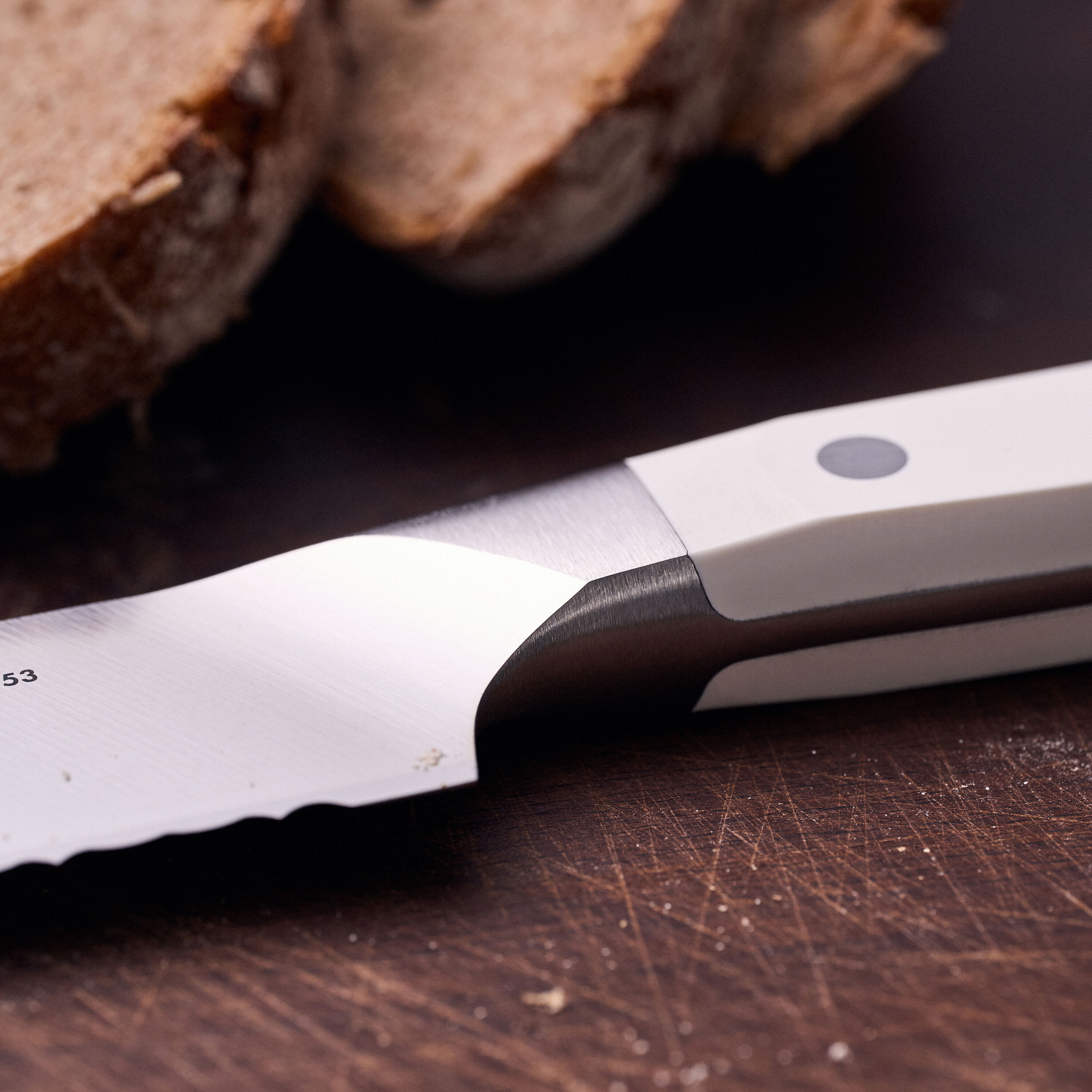 ZWILLING        Pro le blanc                Brotmesser 23 cm, Wellenschliff