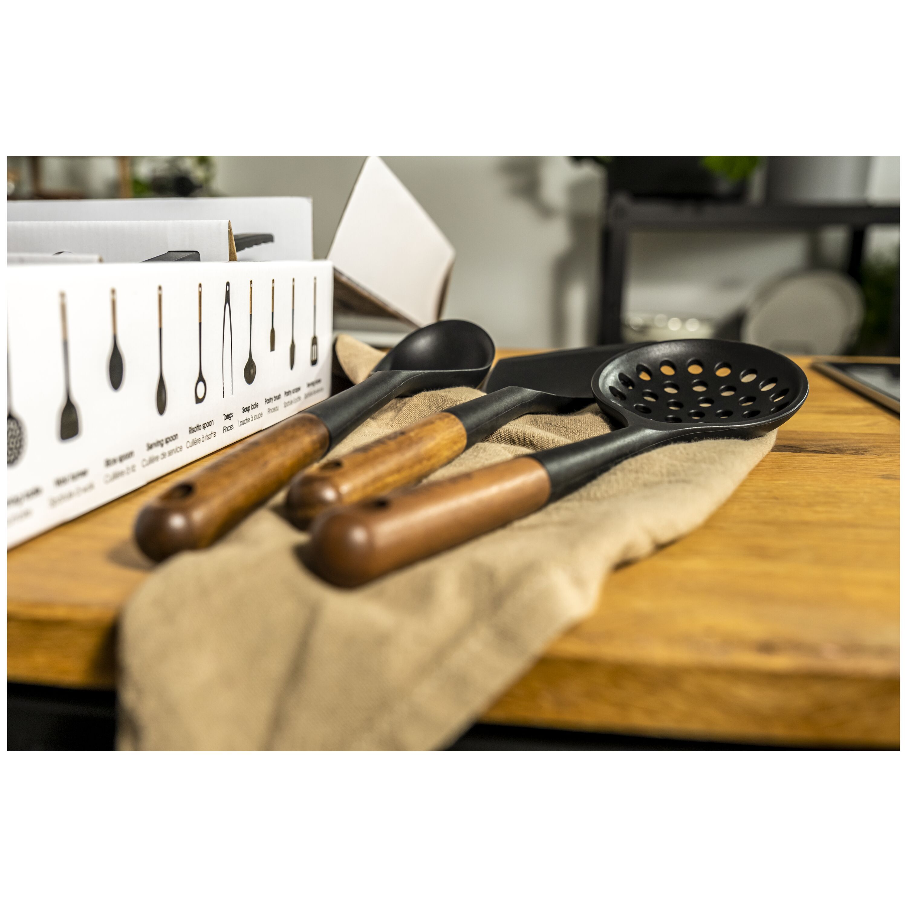 Staub                        Servierlöffel, 31 cm, Silikon