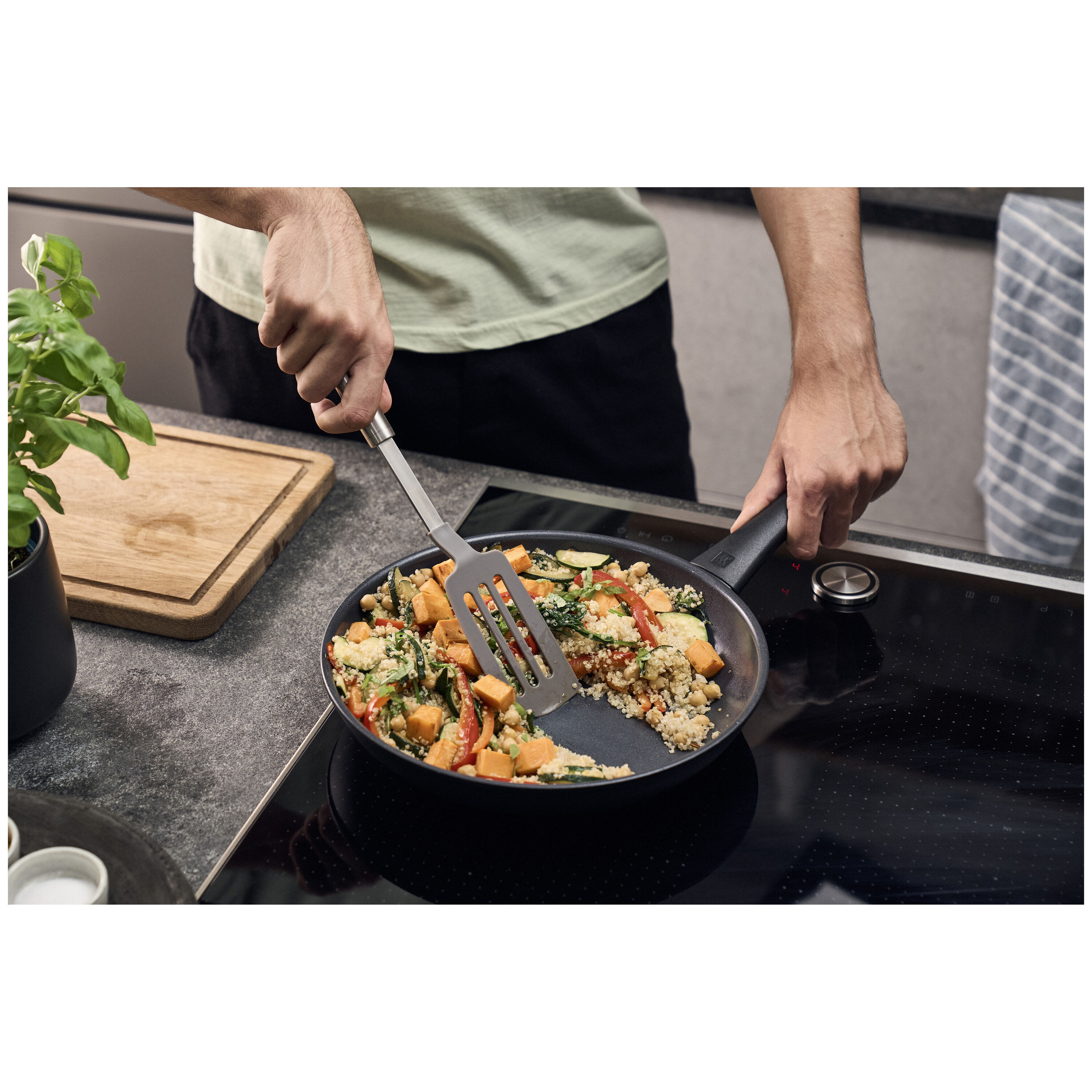 ZWILLING        Madura Plus                Bratpfanne, 28 cm, Aluminium, Titanverstärkte keramische Antihaftbeschichtung