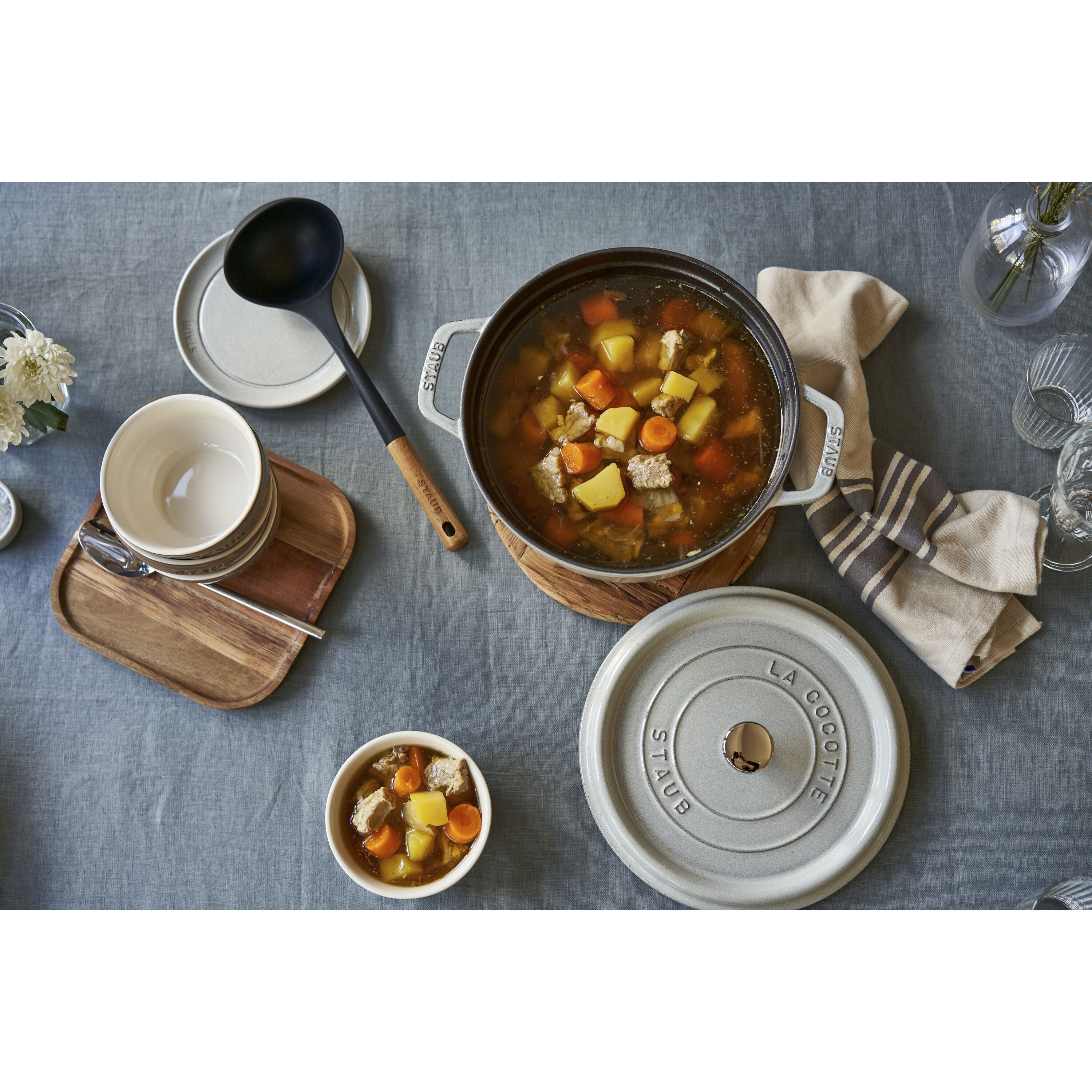 Staub        La Cocotte                Cocotte 24 cm, rund, Weisser Trüffel, Gusseisen