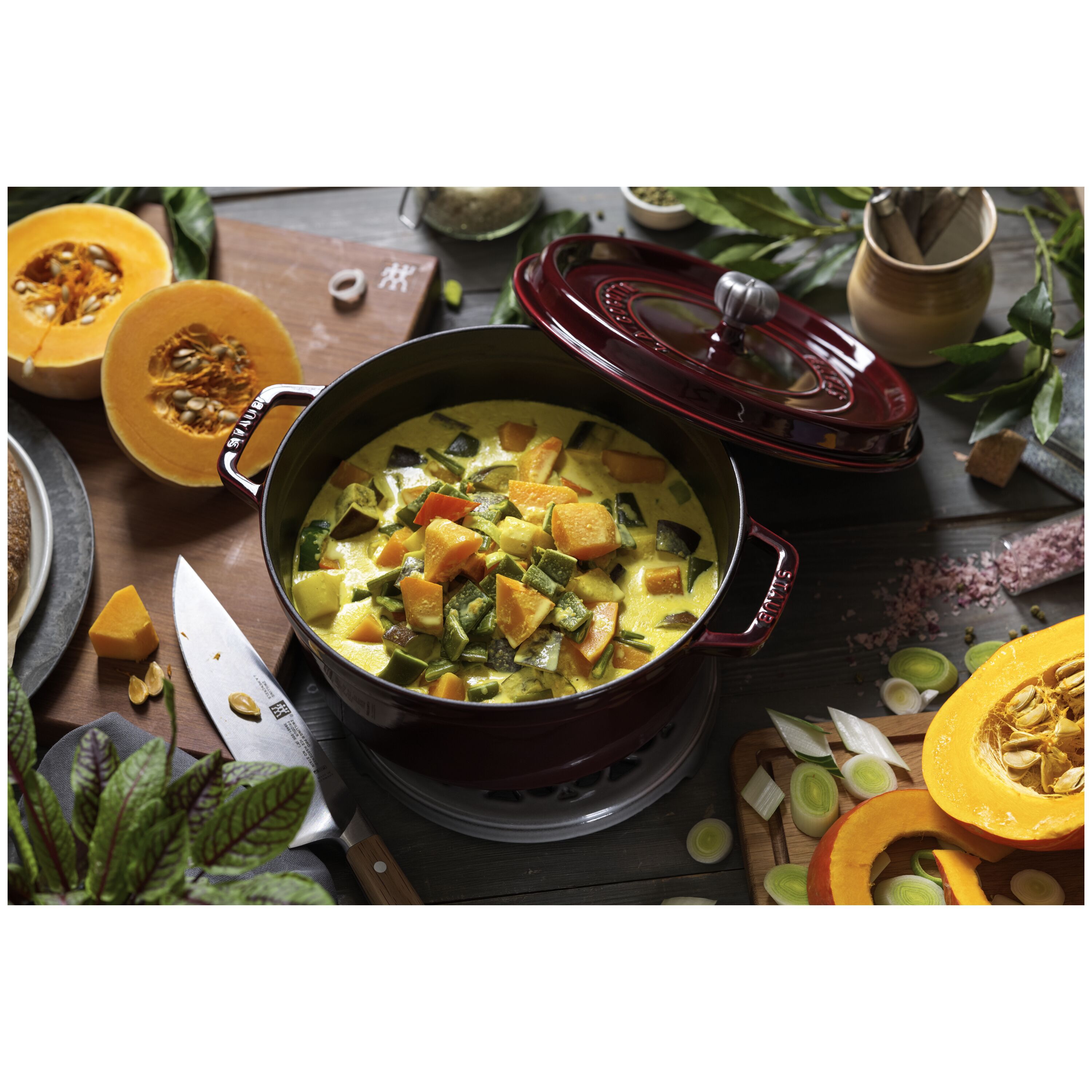 Staub        La Cocotte                Cocotte 26 cm, rund, Grenadine-Rot, Gusseisen