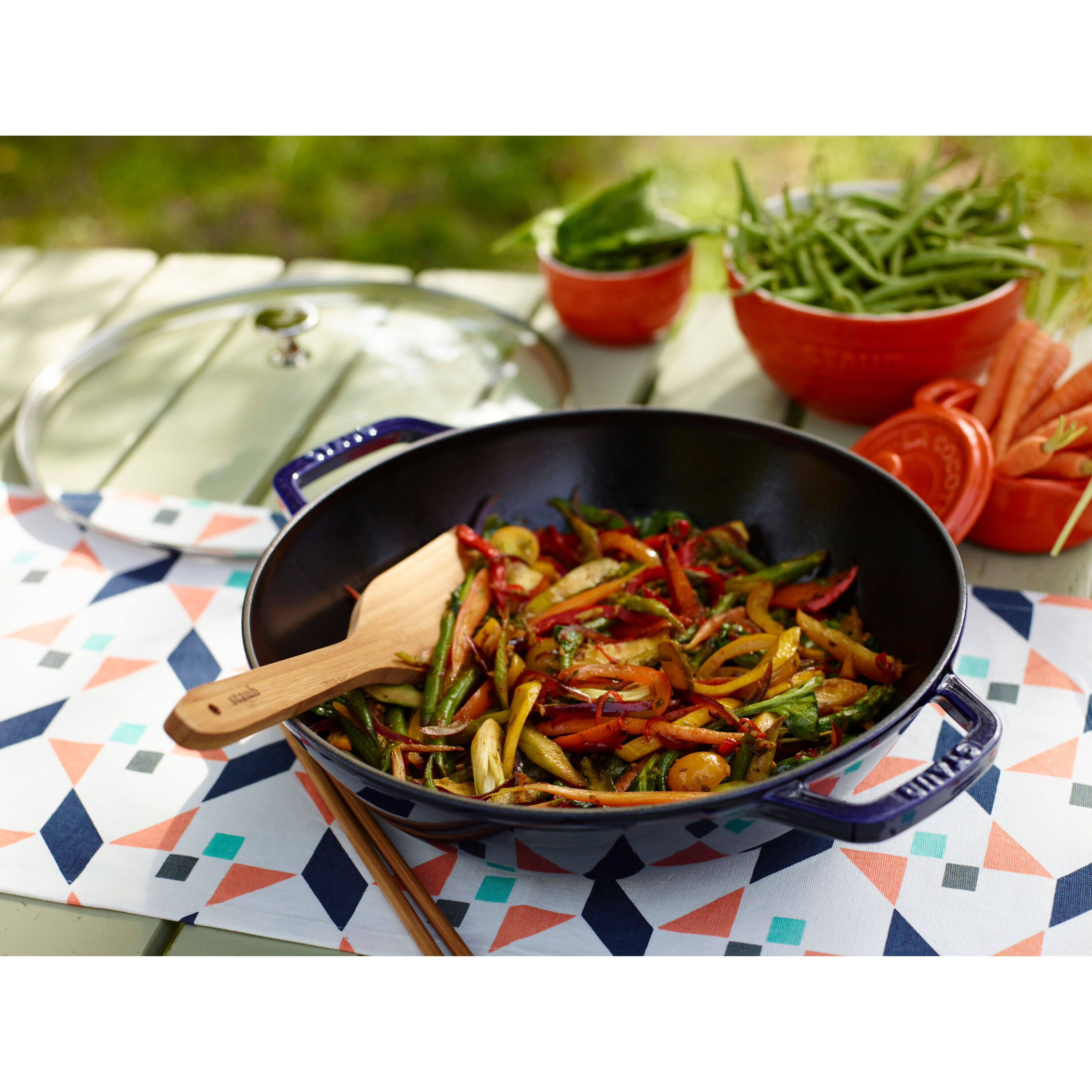 Staub        Specialities                Wok mit Glasdeckel 30 cm, rund, Dunkelblau, Gusseisen