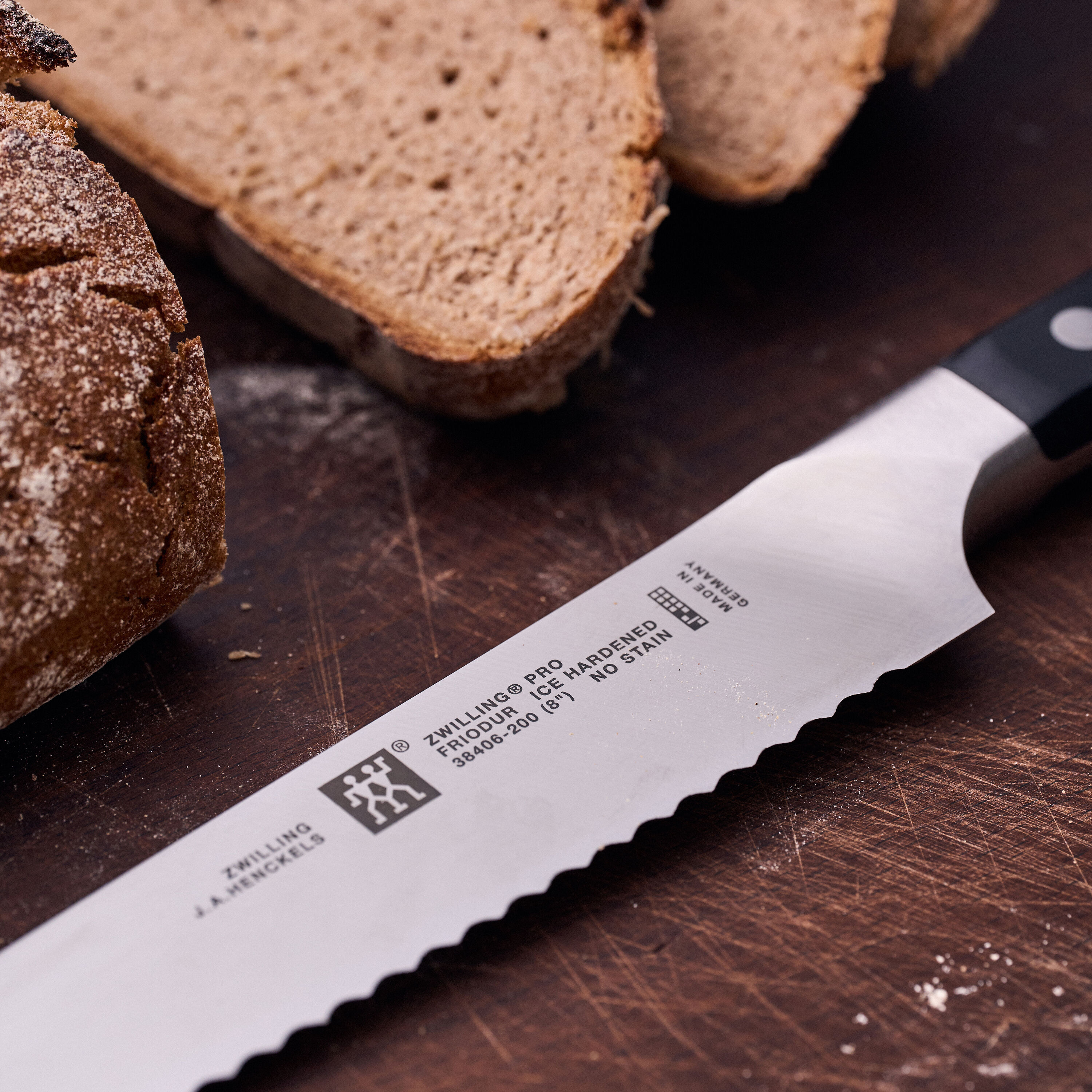 ZWILLING        Pro                Brotmesser 20 cm, Wellenschliff