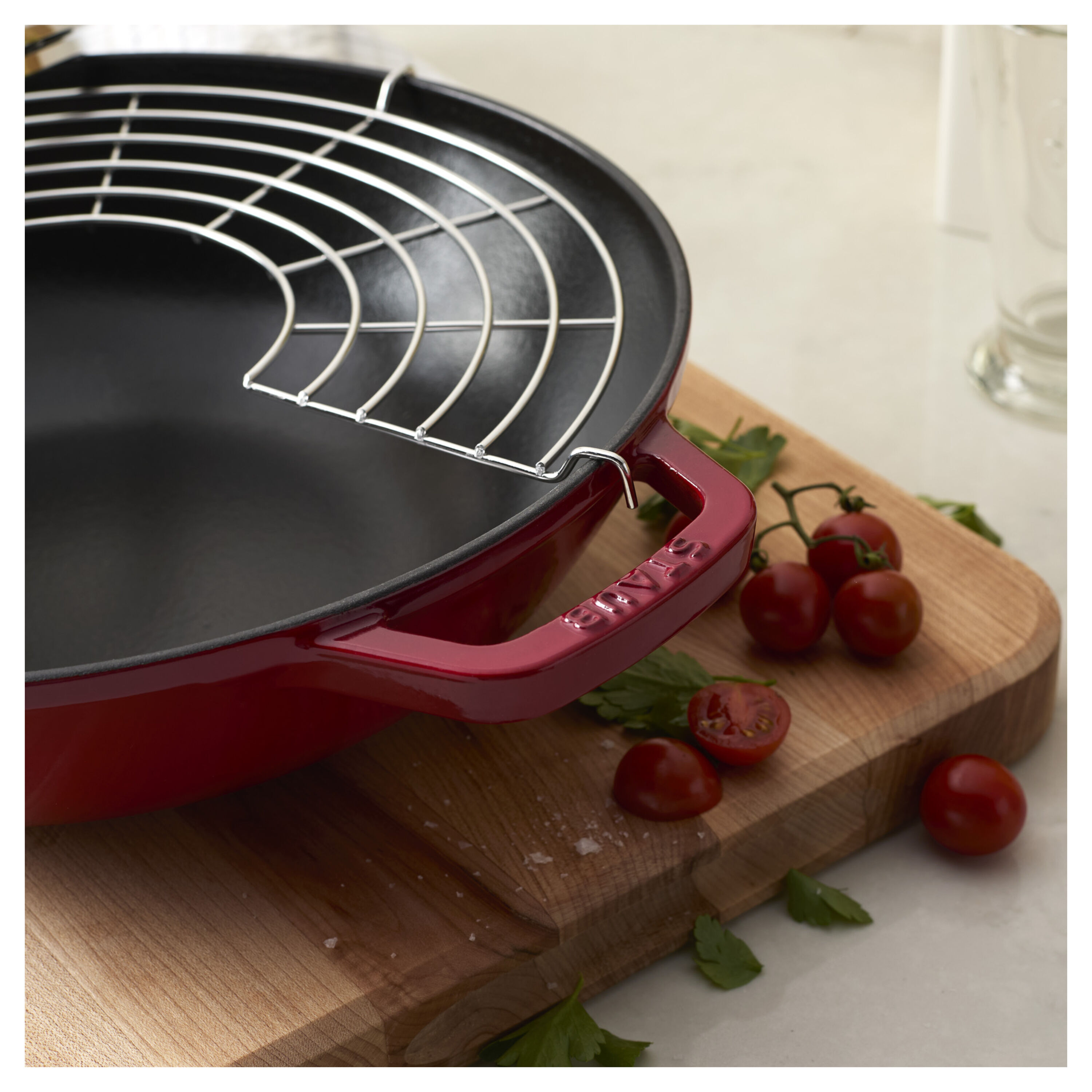 Staub        Specialities                Wok mit Glasdeckel 30 cm, rund, Kirsch-Rot, Gusseisen