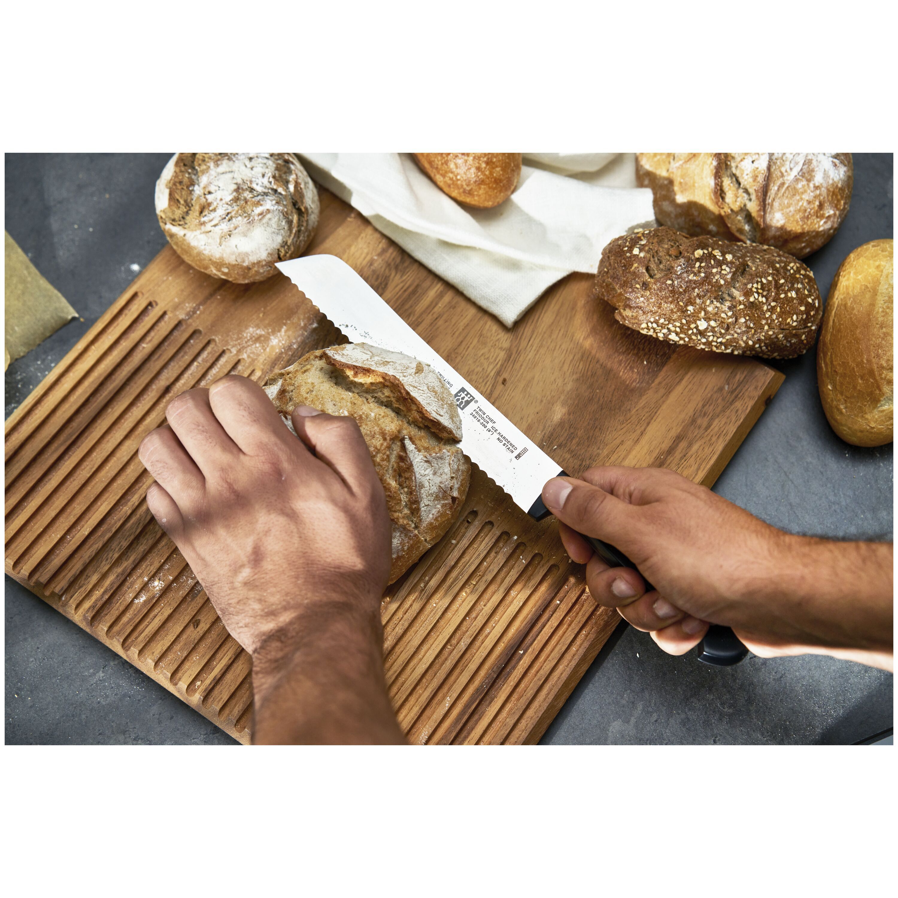 ZWILLING        TWIN Chef 2                Brotmesser 20 cm, Wellenschliff