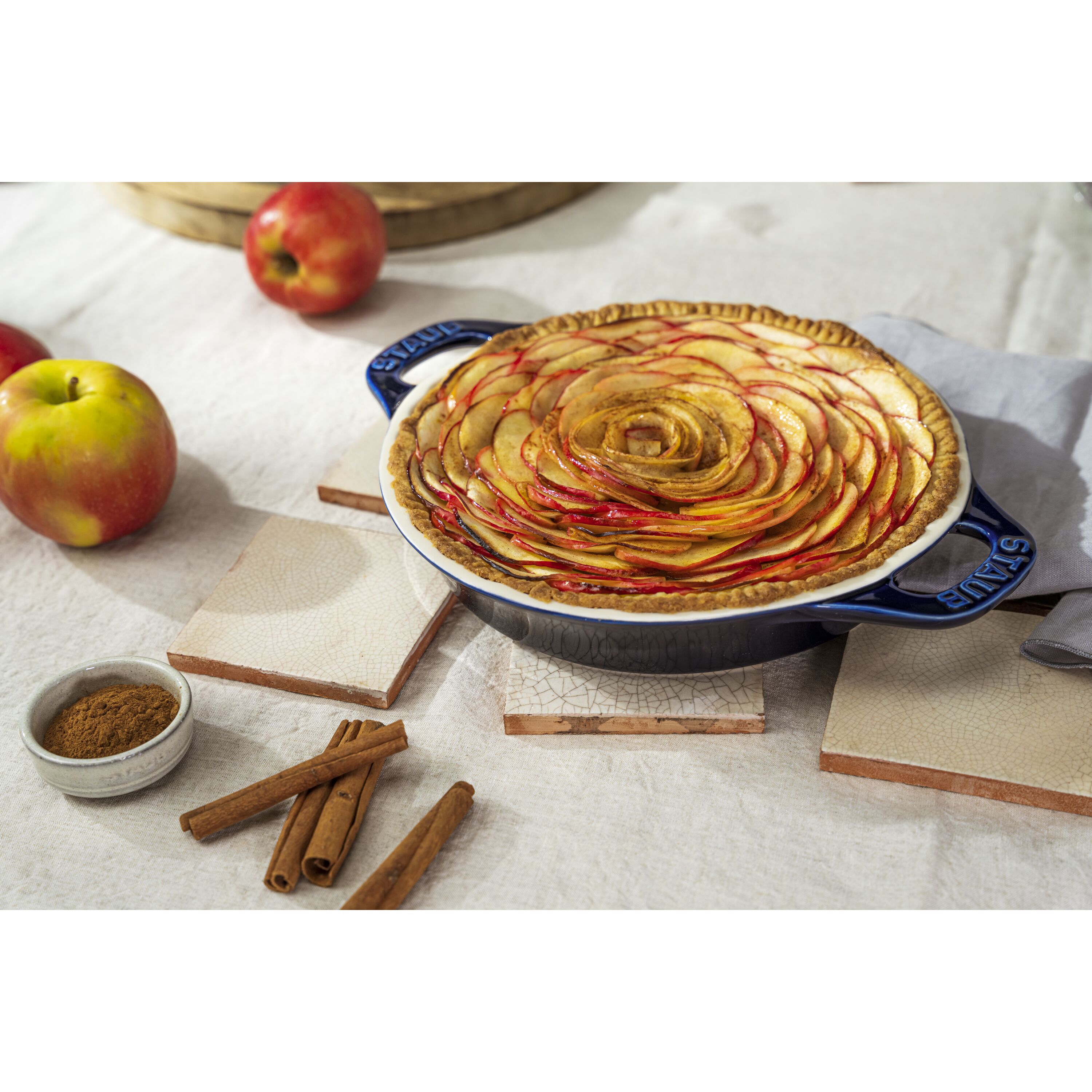 Staub        Ceramique                Kuchenform 24 cm, rund, Dunkelblau, Keramik
