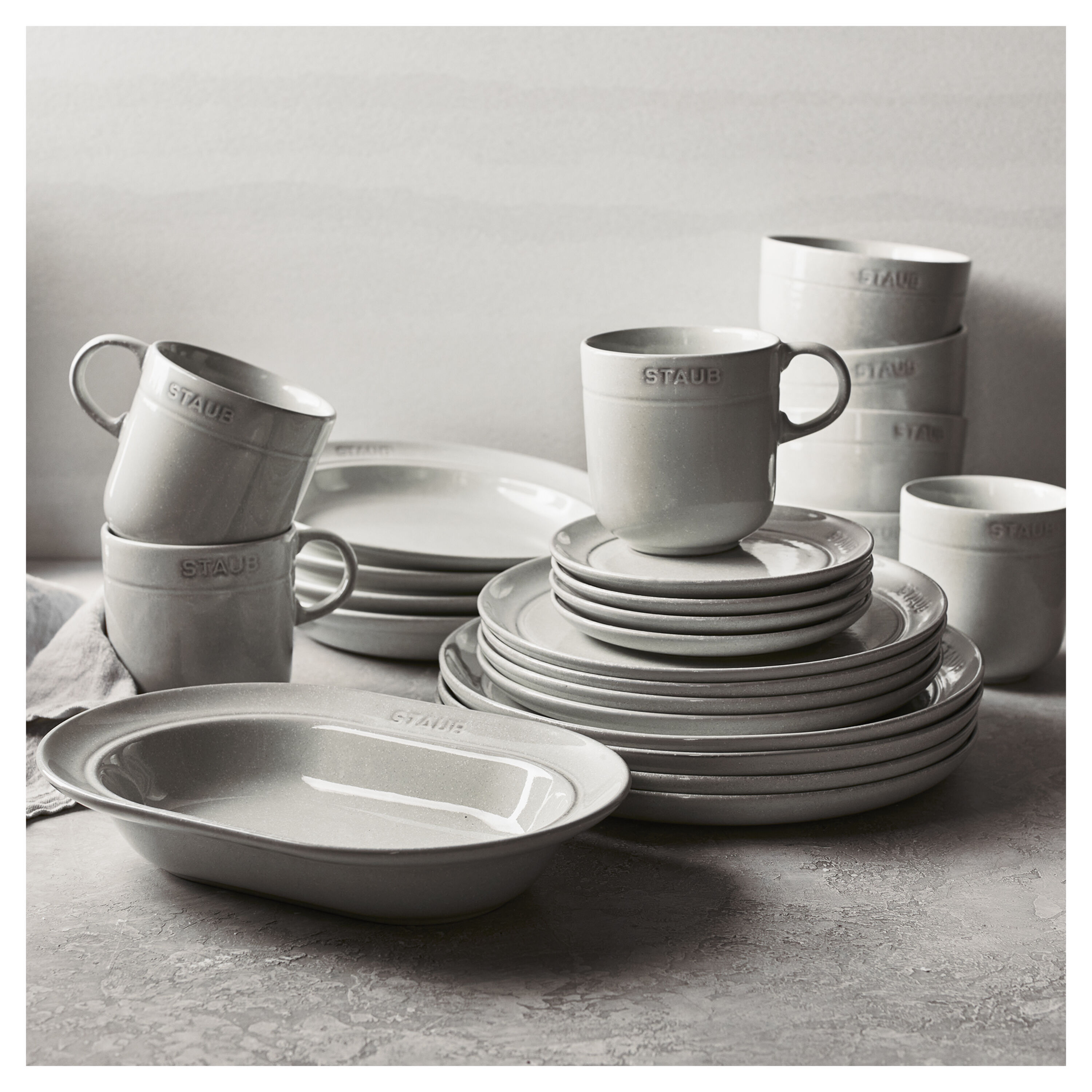 Staub        Dining Line                Teller 25 cm, oval, Weisser Trüffel, Keramik