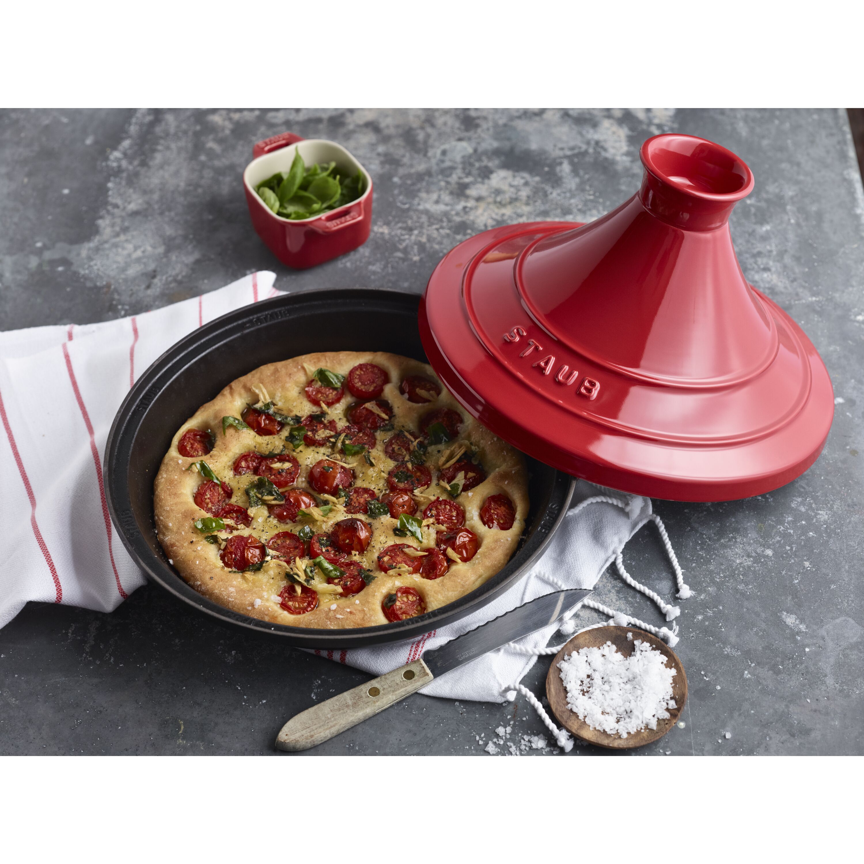 Staub        Specialities                Tajine 28 cm, rund, Kirsch-Rot, Gusseisen