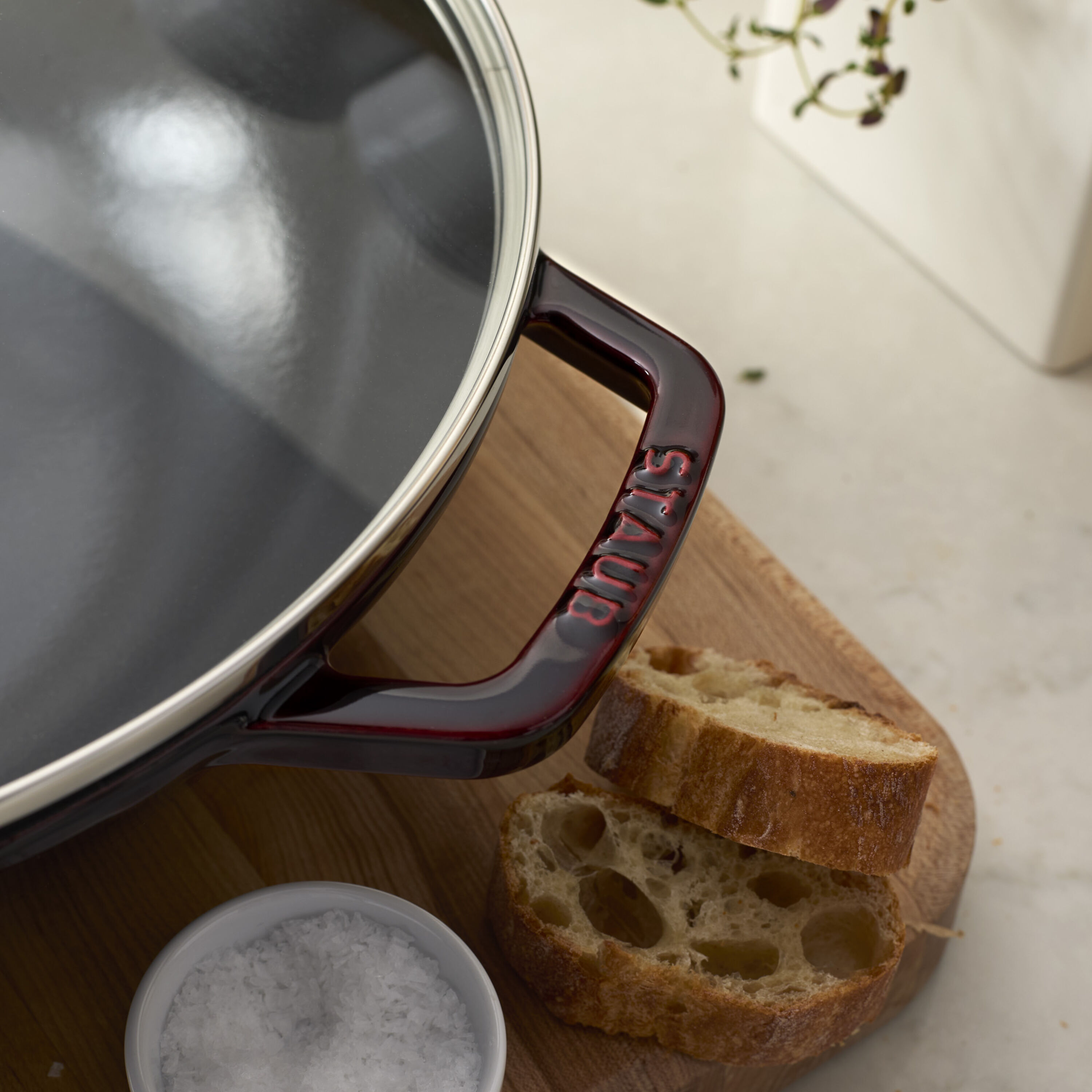 Staub        Specialities                Wok mit Glasdeckel 30 cm, rund, Grenadine-Rot, Gusseisen