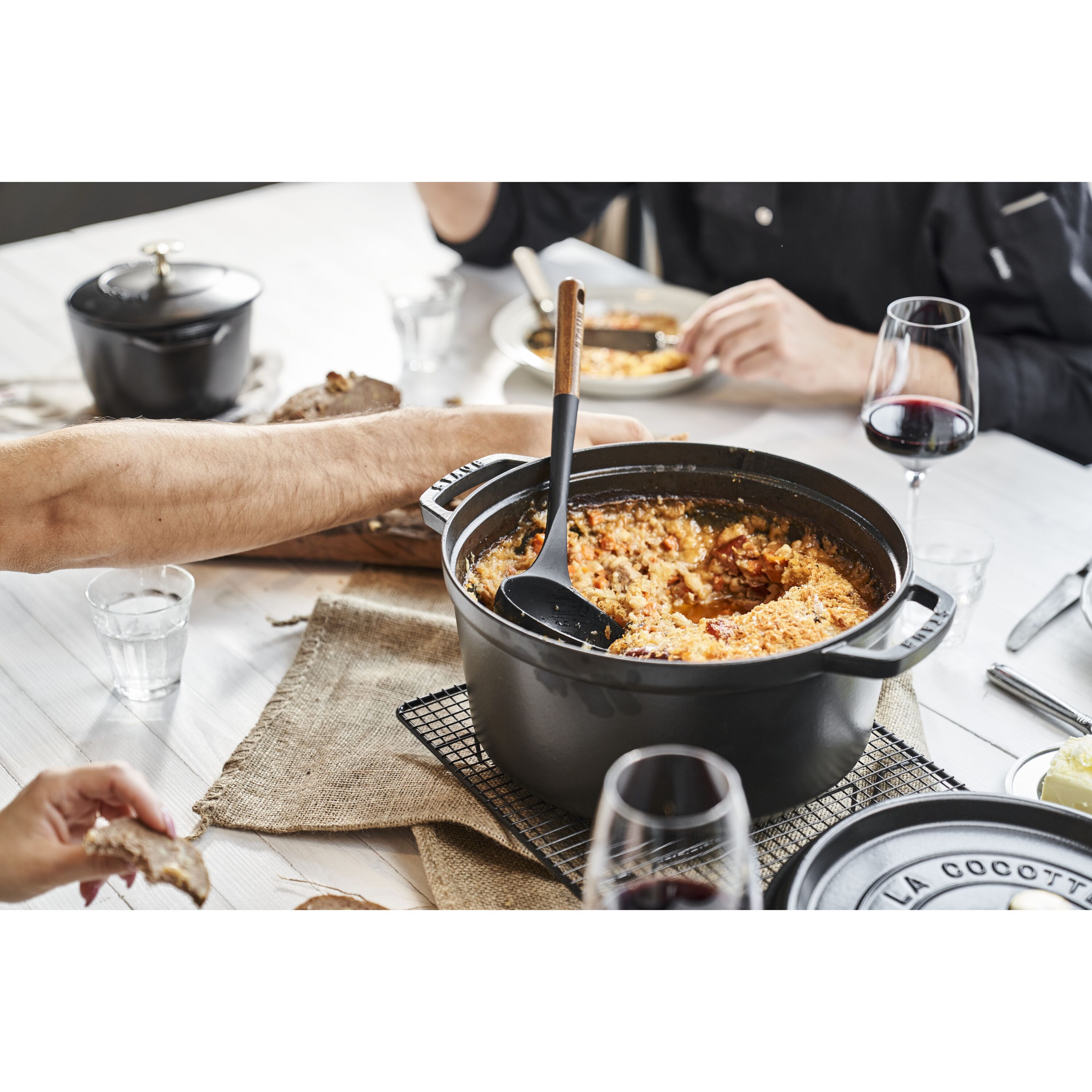 Staub        La Cocotte                Cocotte 28 cm, rund, Schwarz, Gusseisen