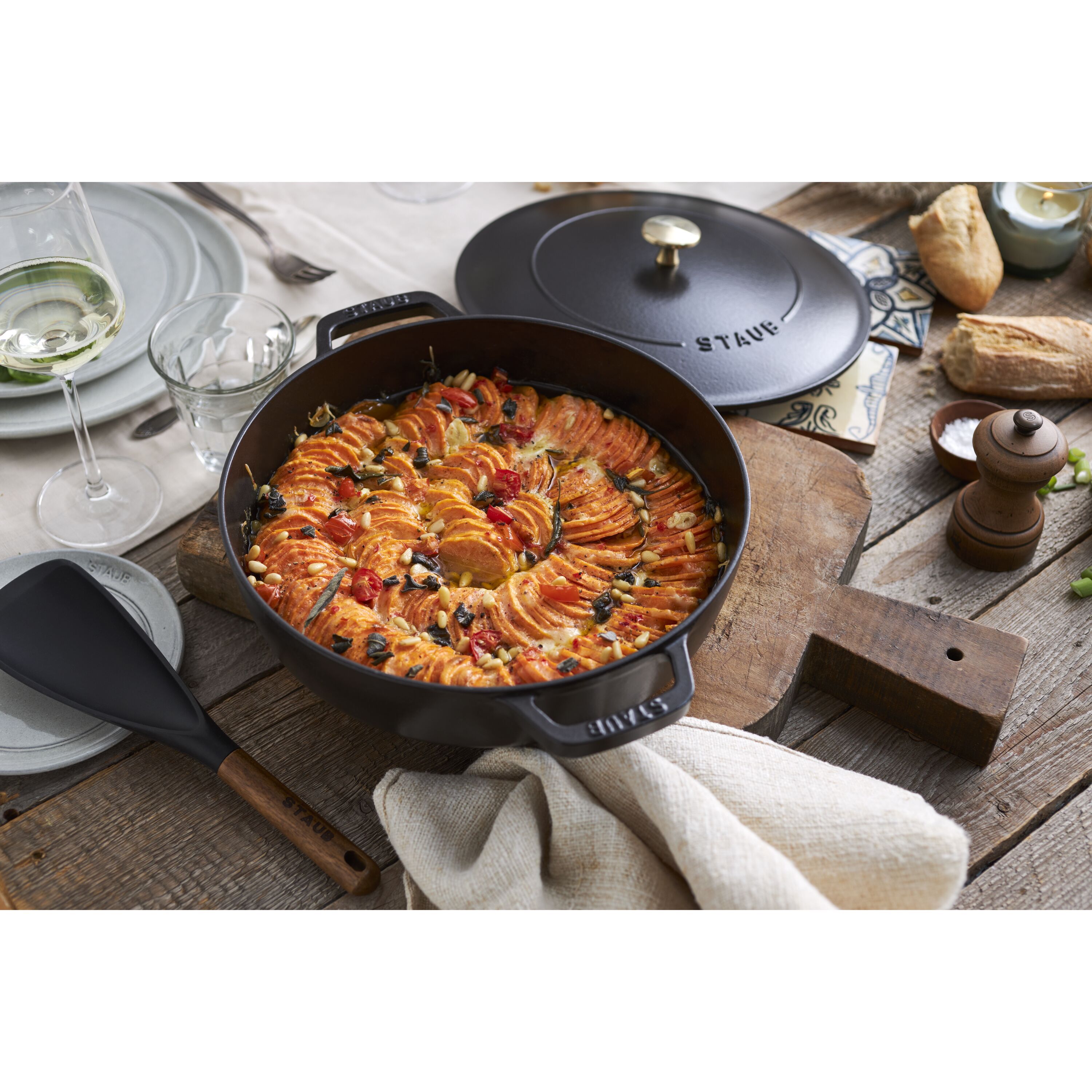 Staub        Braisers                Bräter mit Chistera Drop-Structure 24 cm, rund, Schwarz, Gusseisen