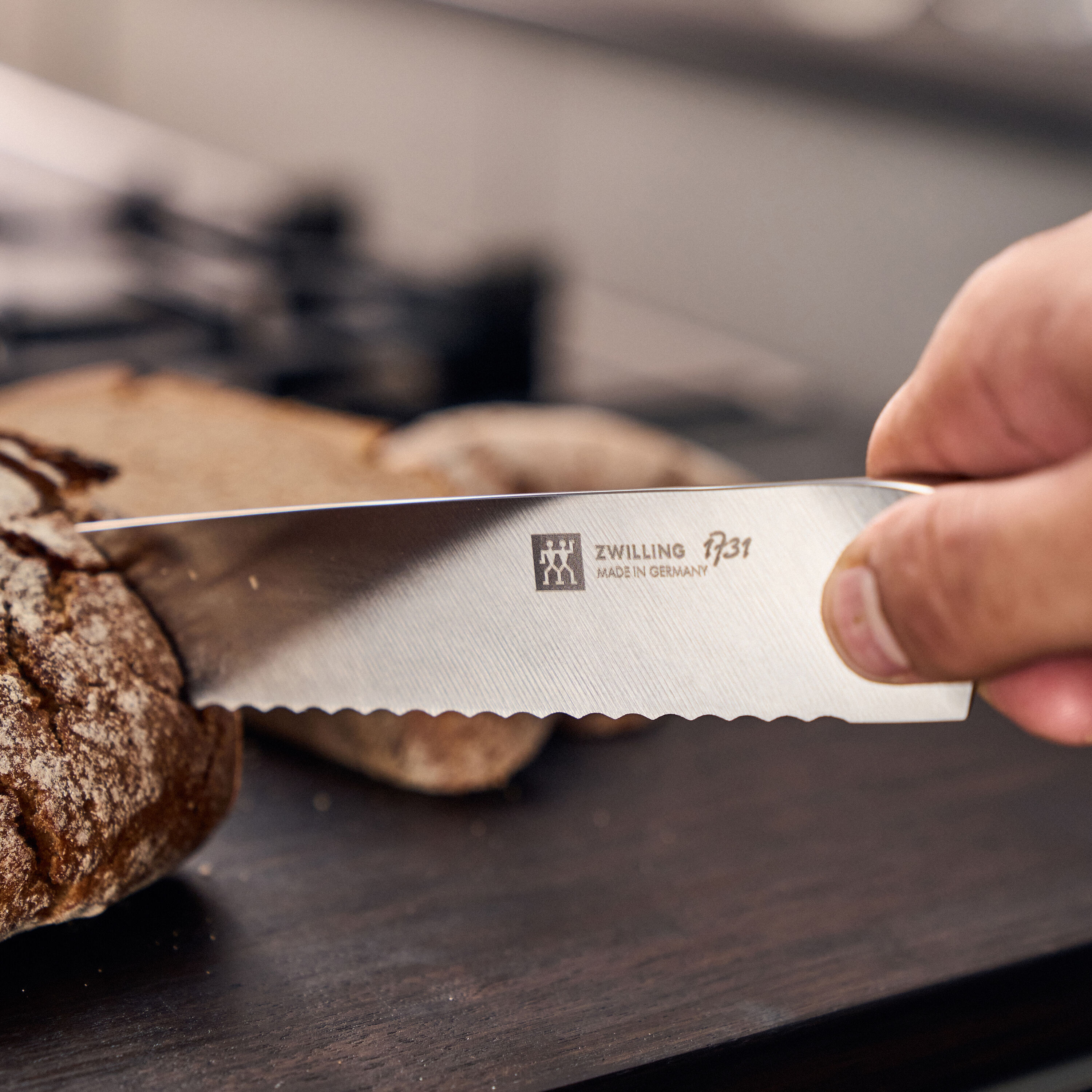 ZWILLING        1731                Brotmesser 20 cm, Wellenschliff