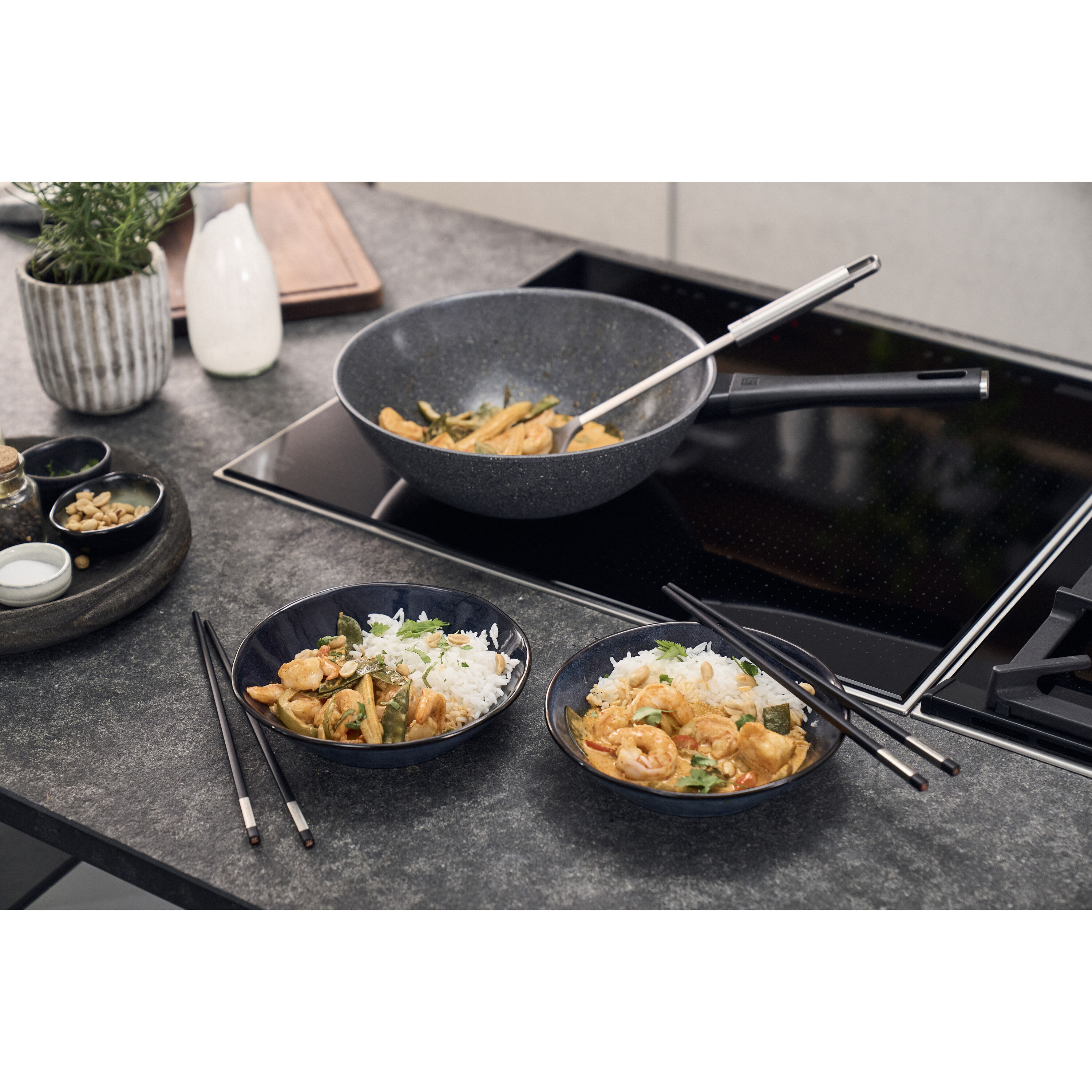 ZWILLING        Terreno Plus                Wok, 28 cm, Aluminium, Titanverstärkte keramische Antihaftbeschichtung