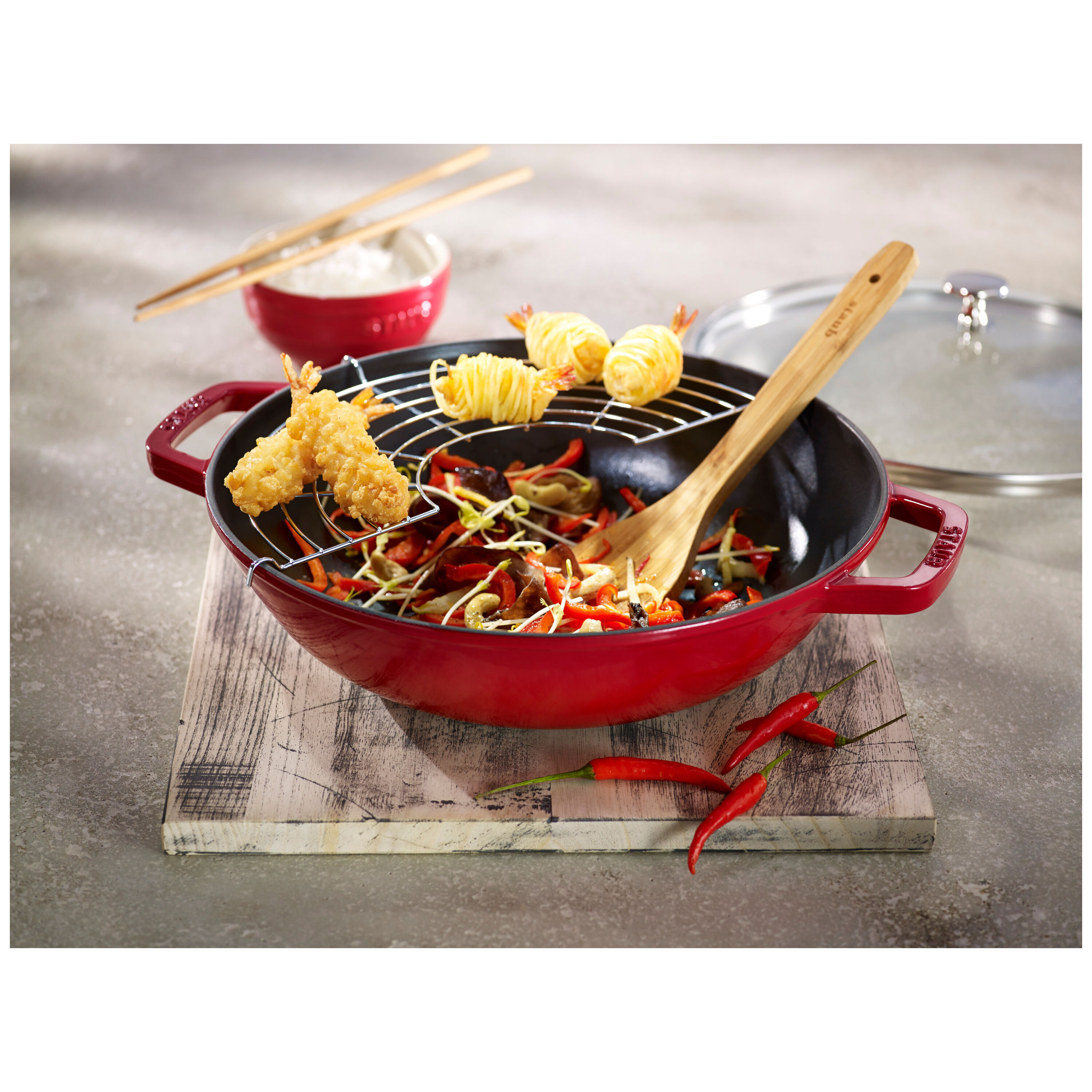 Staub        Specialities                Wok mit Glasdeckel 30 cm, rund, Kirsch-Rot, Gusseisen