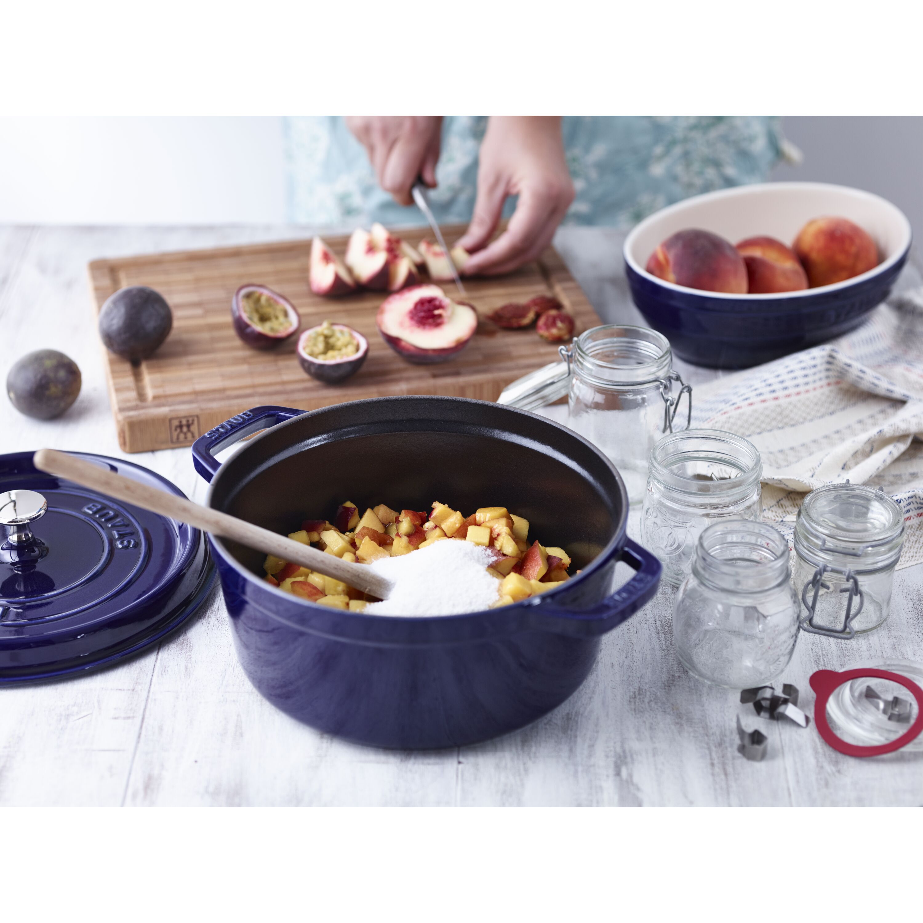 Staub        La Cocotte                Cocotte 24 cm, rund, Dunkelblau, Gusseisen