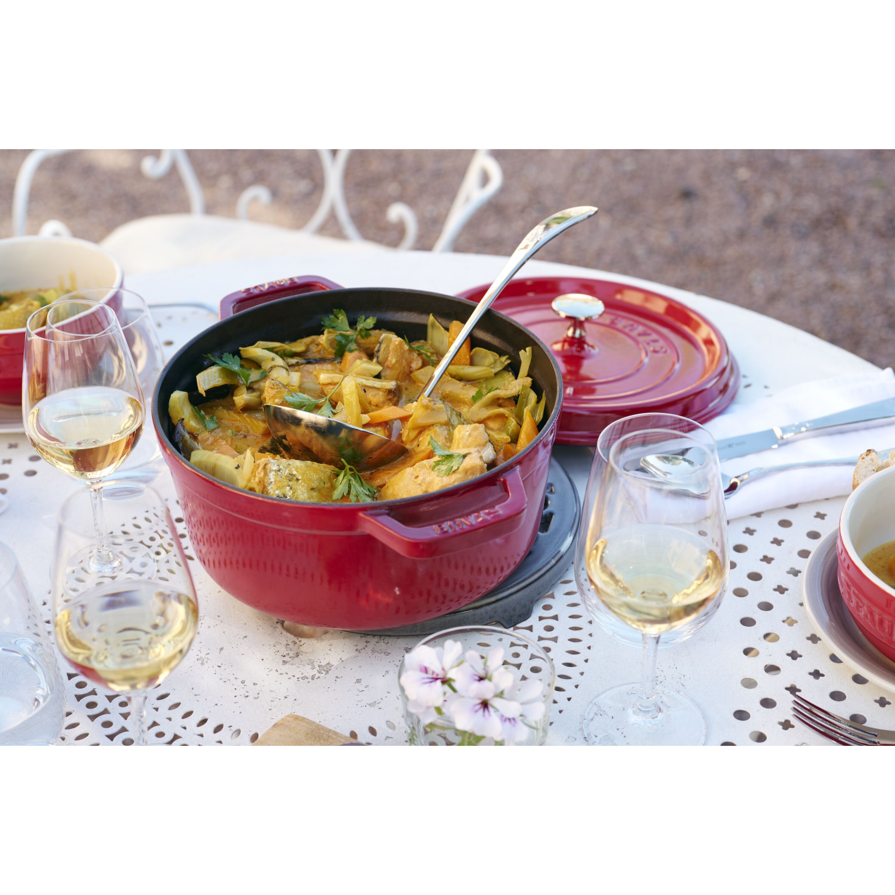 Staub        La Cocotte                Cocotte 22 cm, rund, Kirsch-Rot, Gusseisen