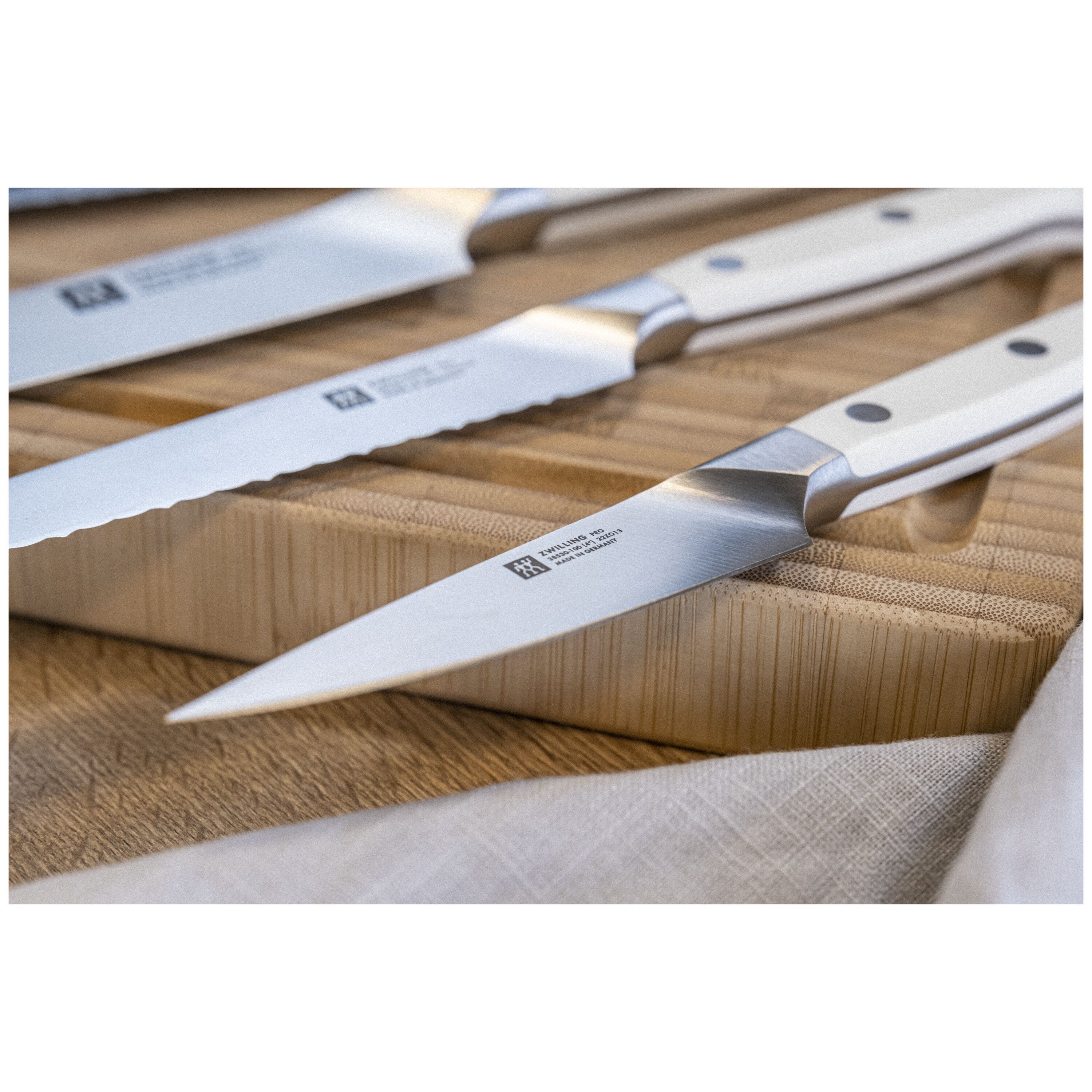 ZWILLING        Pro le blanc                7-tlg, Selbstschärfender Messerblock, Schwarz