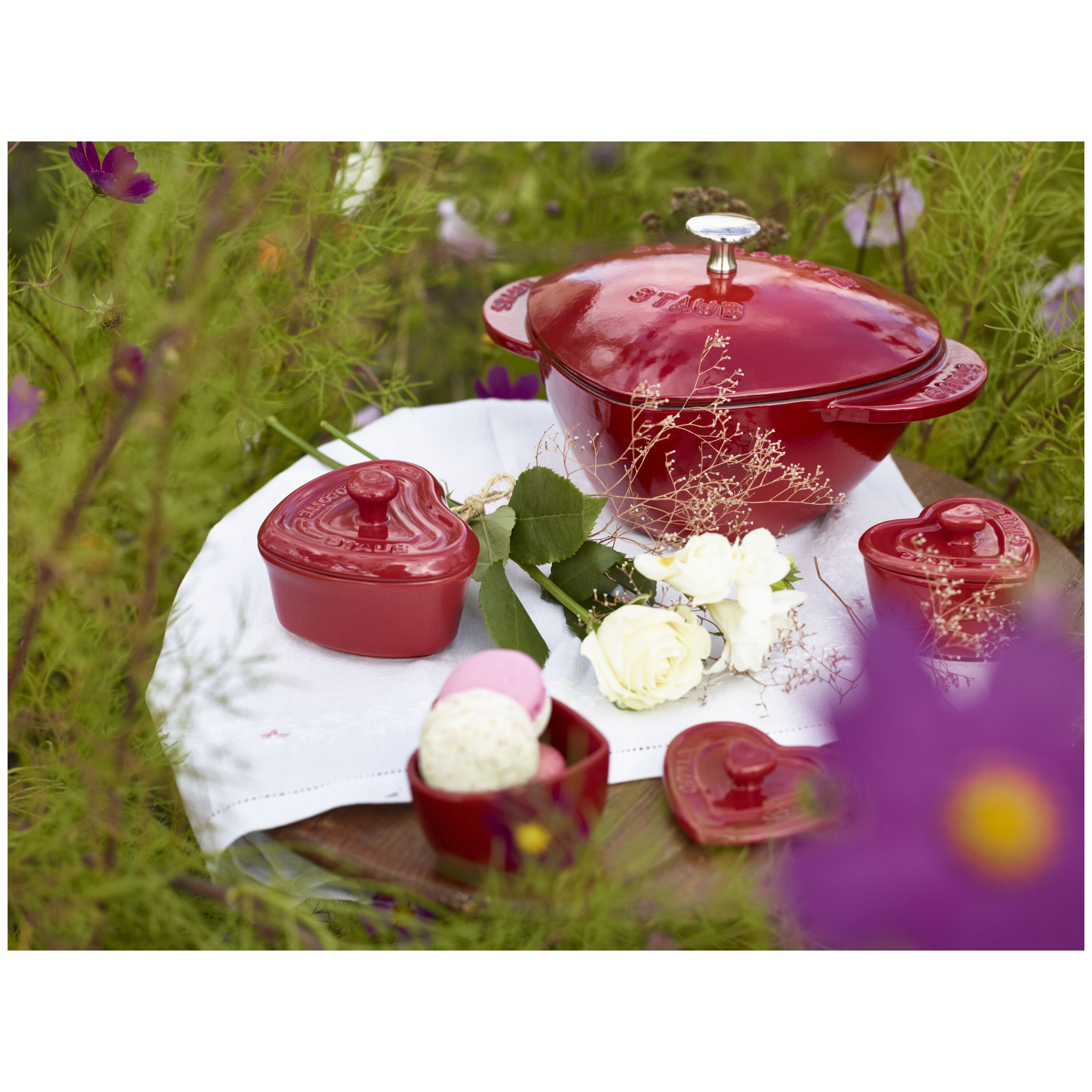 Staub        La Cocotte                Cocotte 20 cm, Herz, Kirsch-Rot, Gusseisen