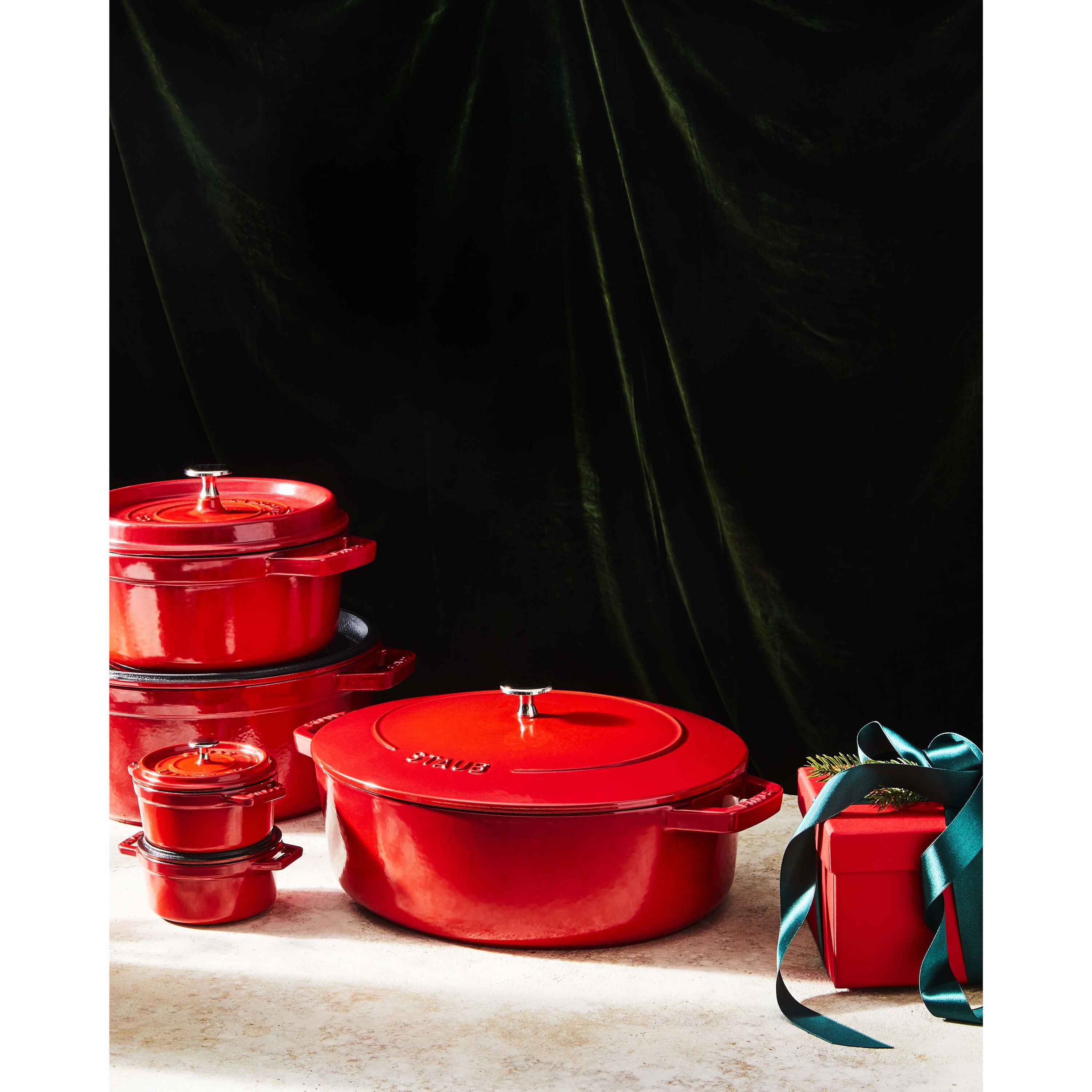 Staub        La Cocotte                Cocotte 24 cm, rund, Kirsch-Rot, Gusseisen