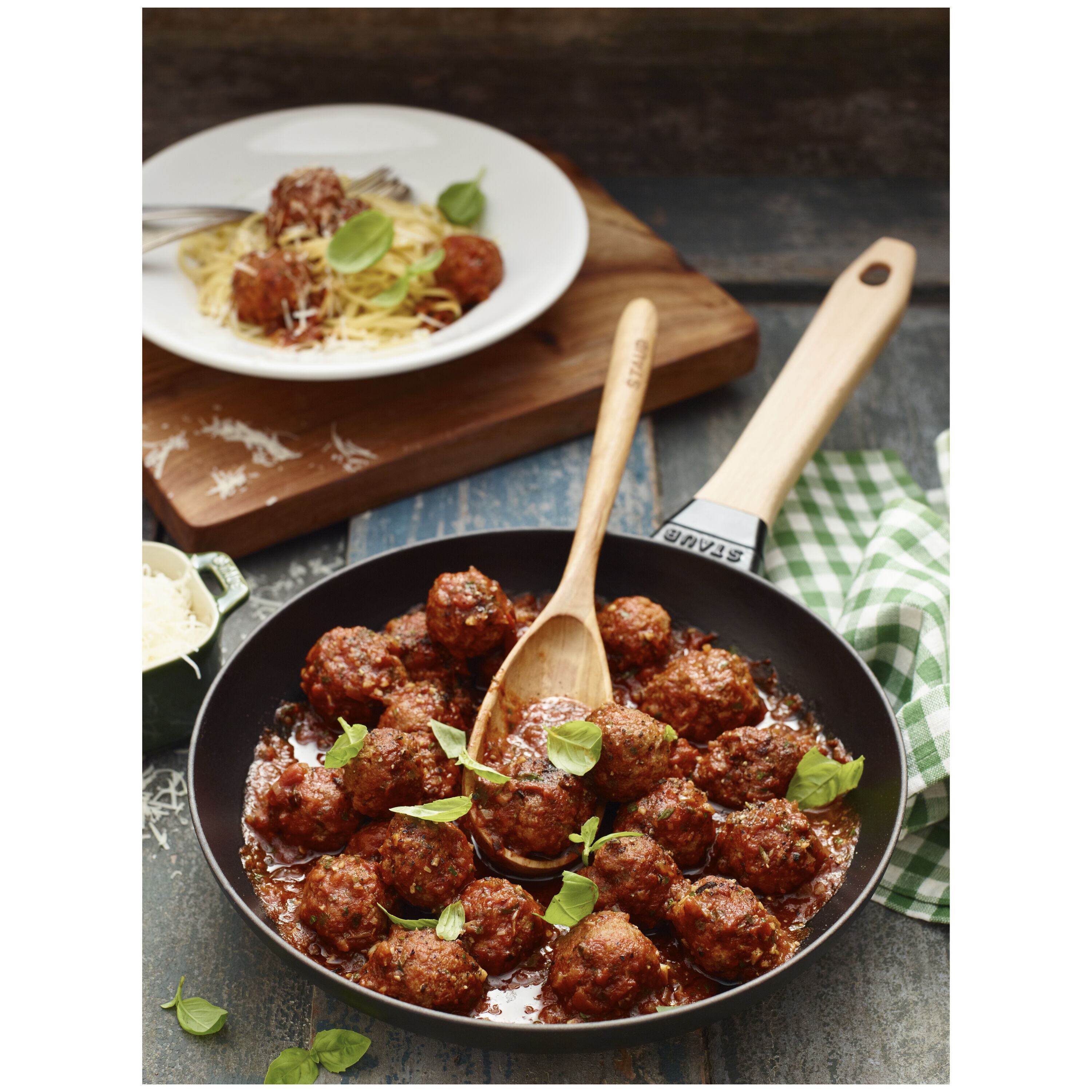 Staub        Pans                Bratpfanne mit Holzgriff 26 cm, rund, Schwarz, Gusseisen