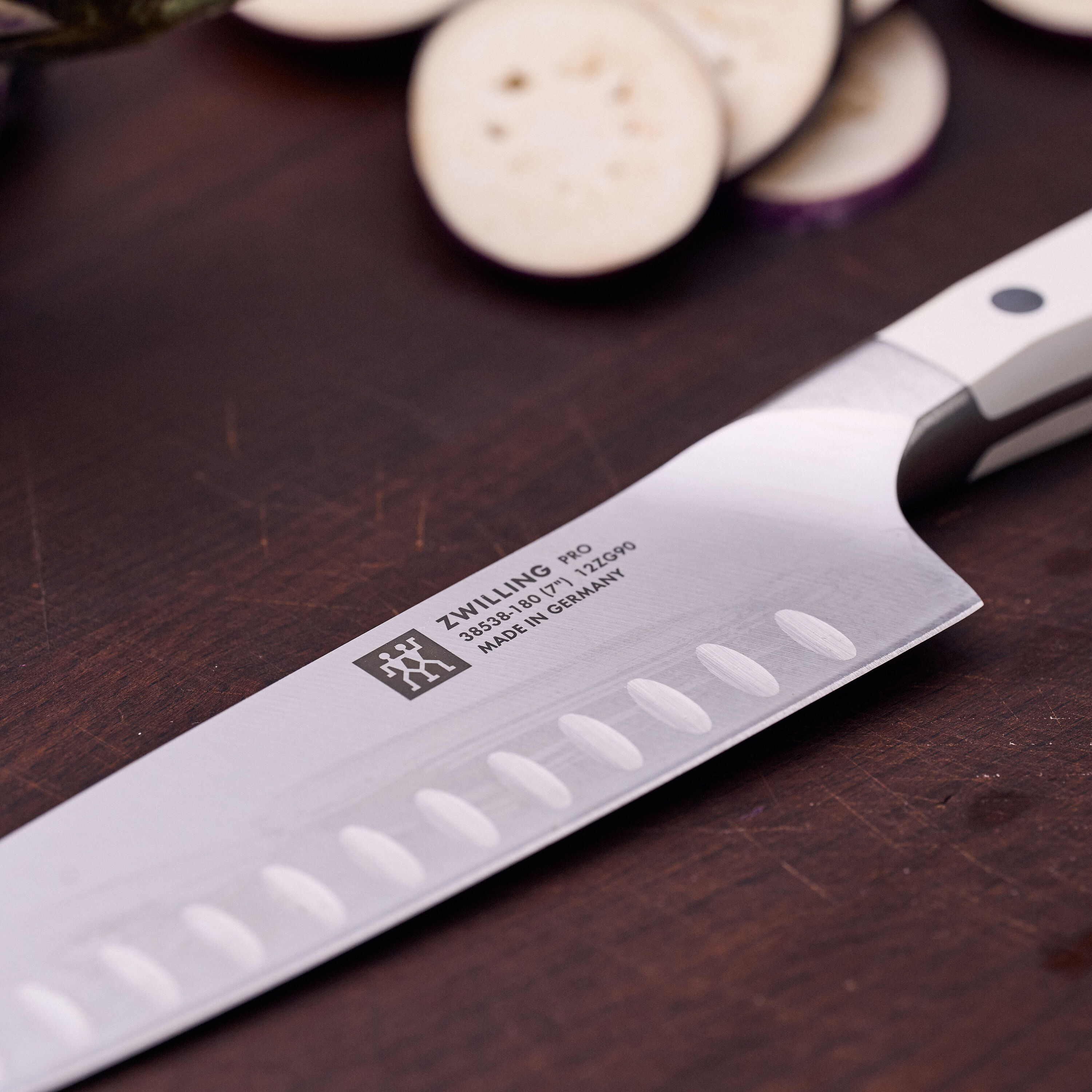 ZWILLING        Pro le blanc                Santokumesser 18 cm, Kullenschliff