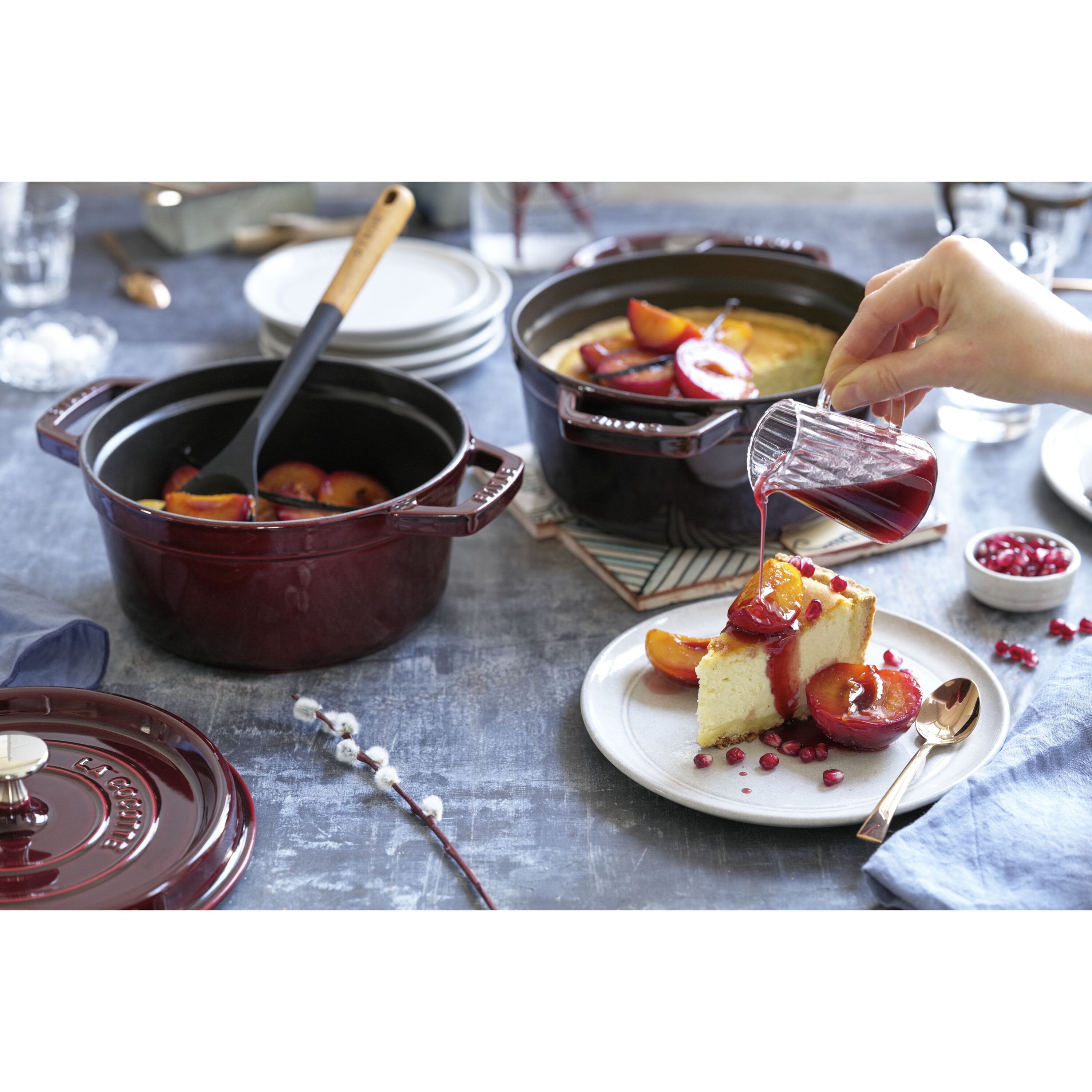 Staub        La Cocotte                Cocotte 22 cm, rund, Grenadine-Rot, Gusseisen