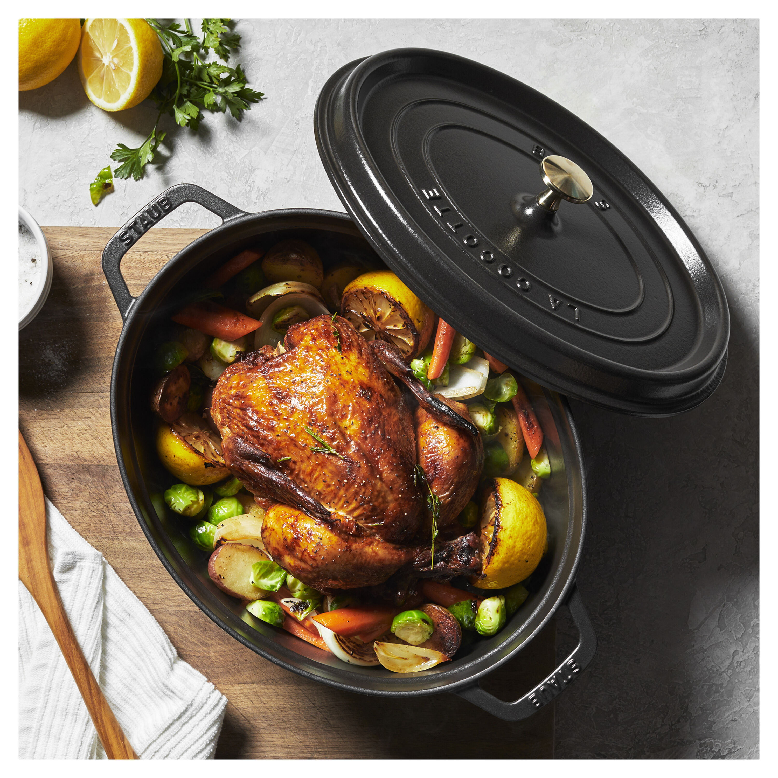 Staub        La Cocotte                Cocotte 31 cm, oval, Schwarz, Gusseisen