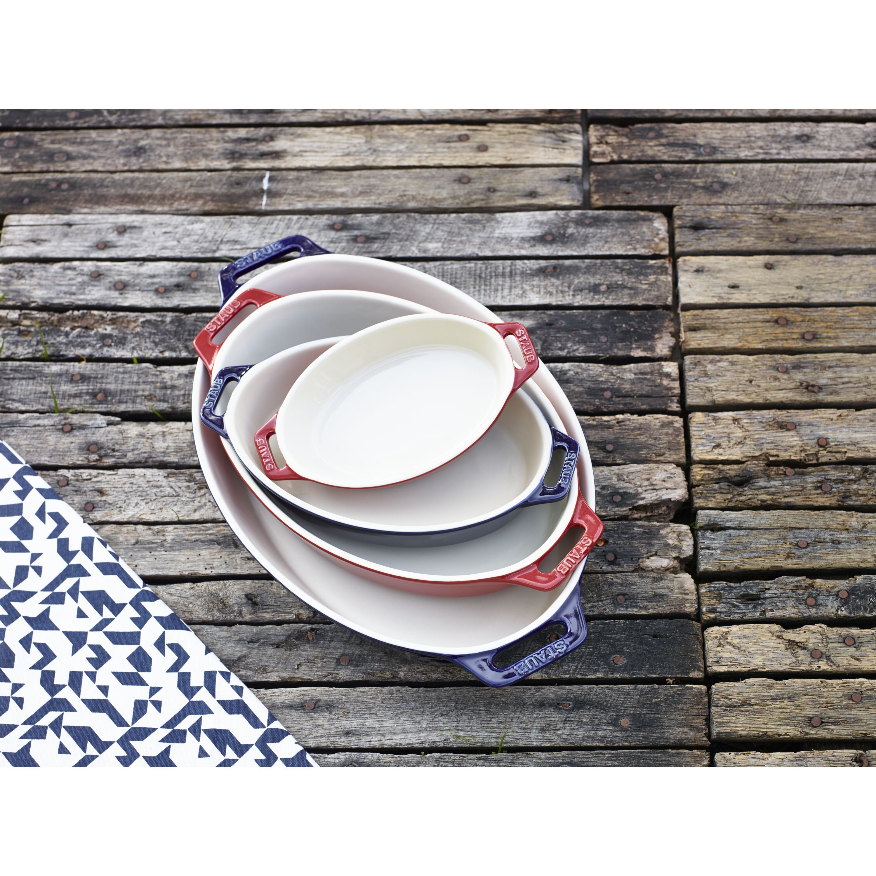 Staub        Ceramique                Auflaufform 17 cm, oval, Kirsch-Rot, Keramik