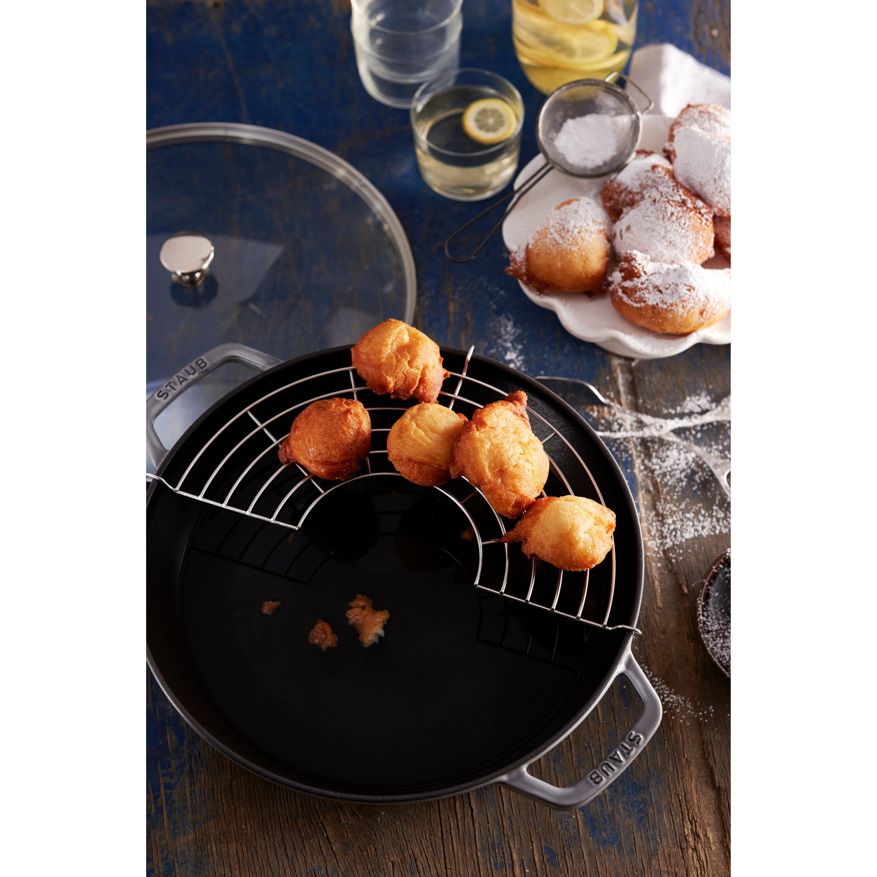 Staub        Specialities                Wok mit Glasdeckel 30 cm, rund, Graphit-Grau, Gusseisen